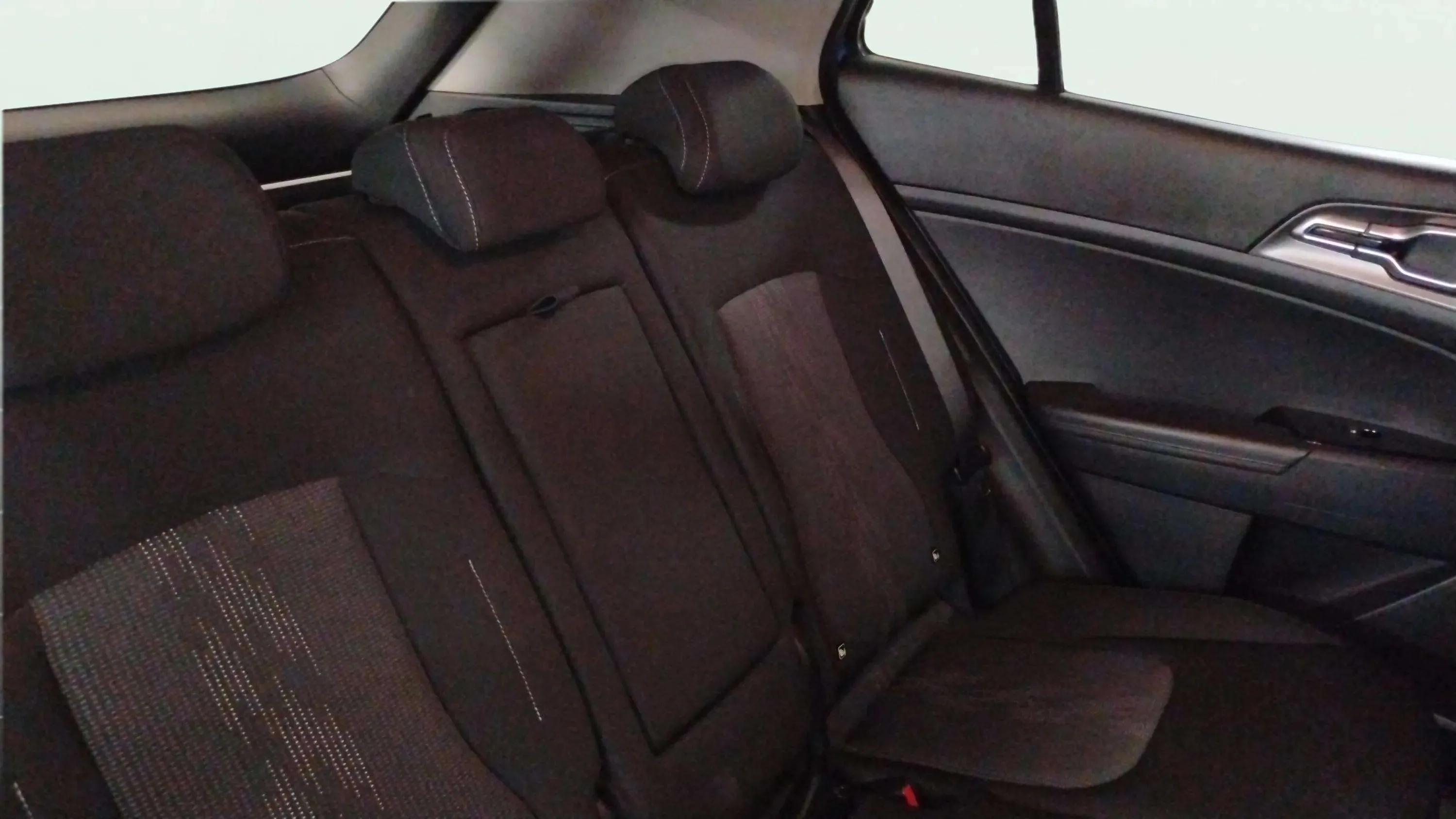 Kia Sportage 1.6 T-GDi HEV Drive 4x2 - foto 17