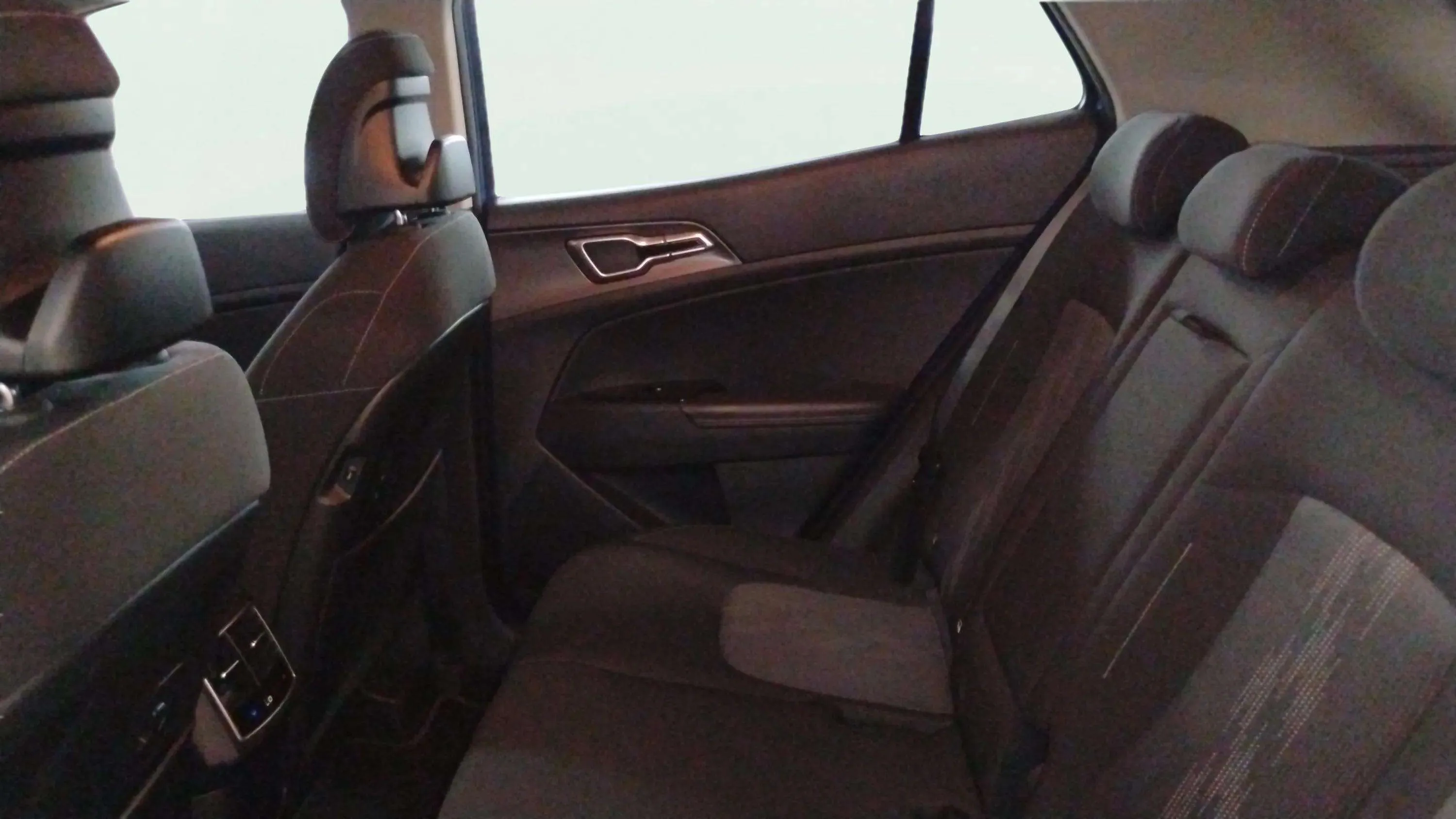 Kia Sportage 1.6 T-GDi HEV Drive 4x2 - foto 13