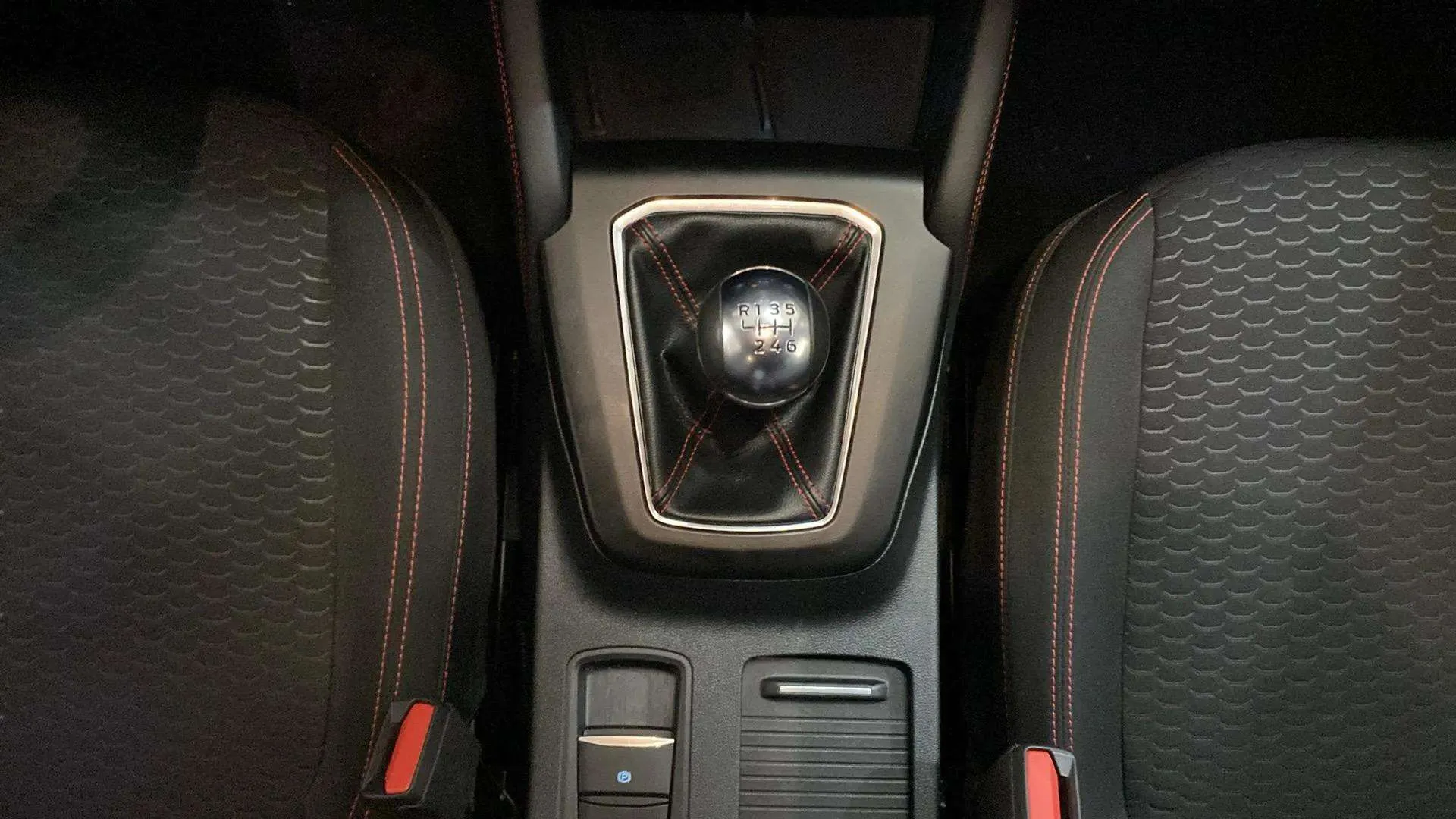 Ford Kuga ST-Line 1.5T EcoBoost - foto 17