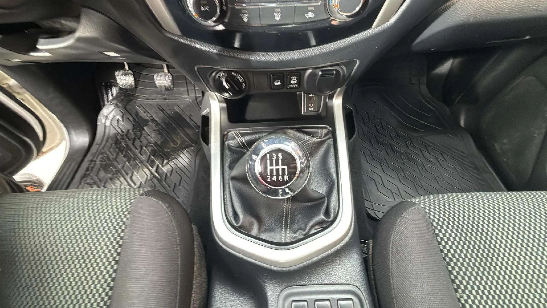 Nissan Navara - foto 14