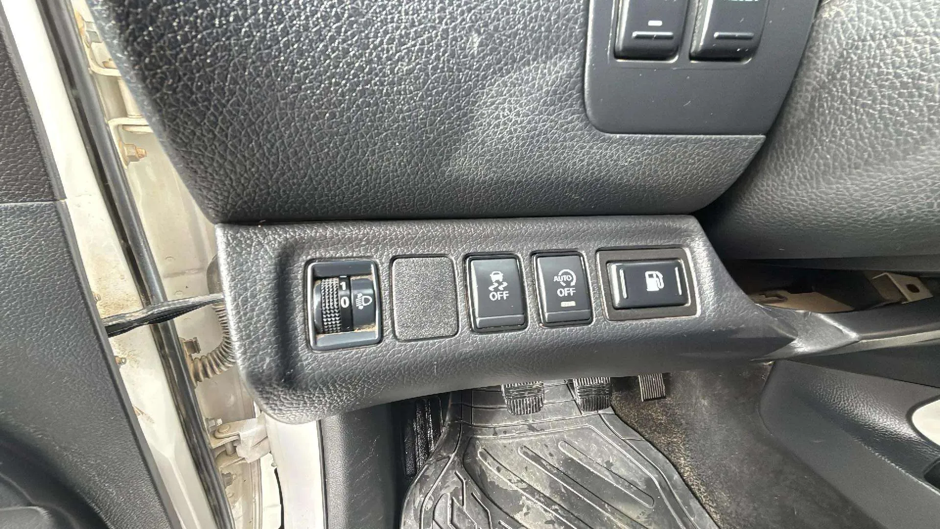 Nissan Navara - foto 28