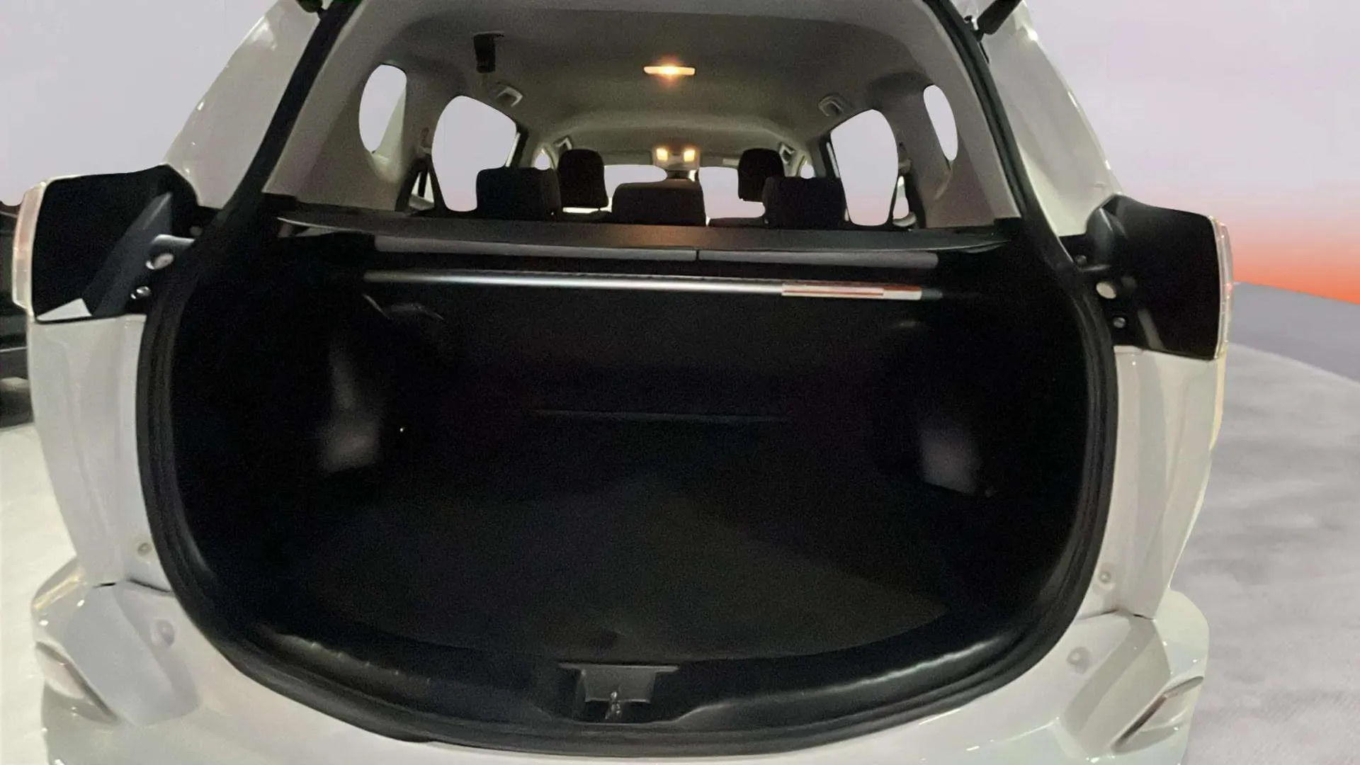 Toyota RAV4 2.5l 220H Advance - foto 25