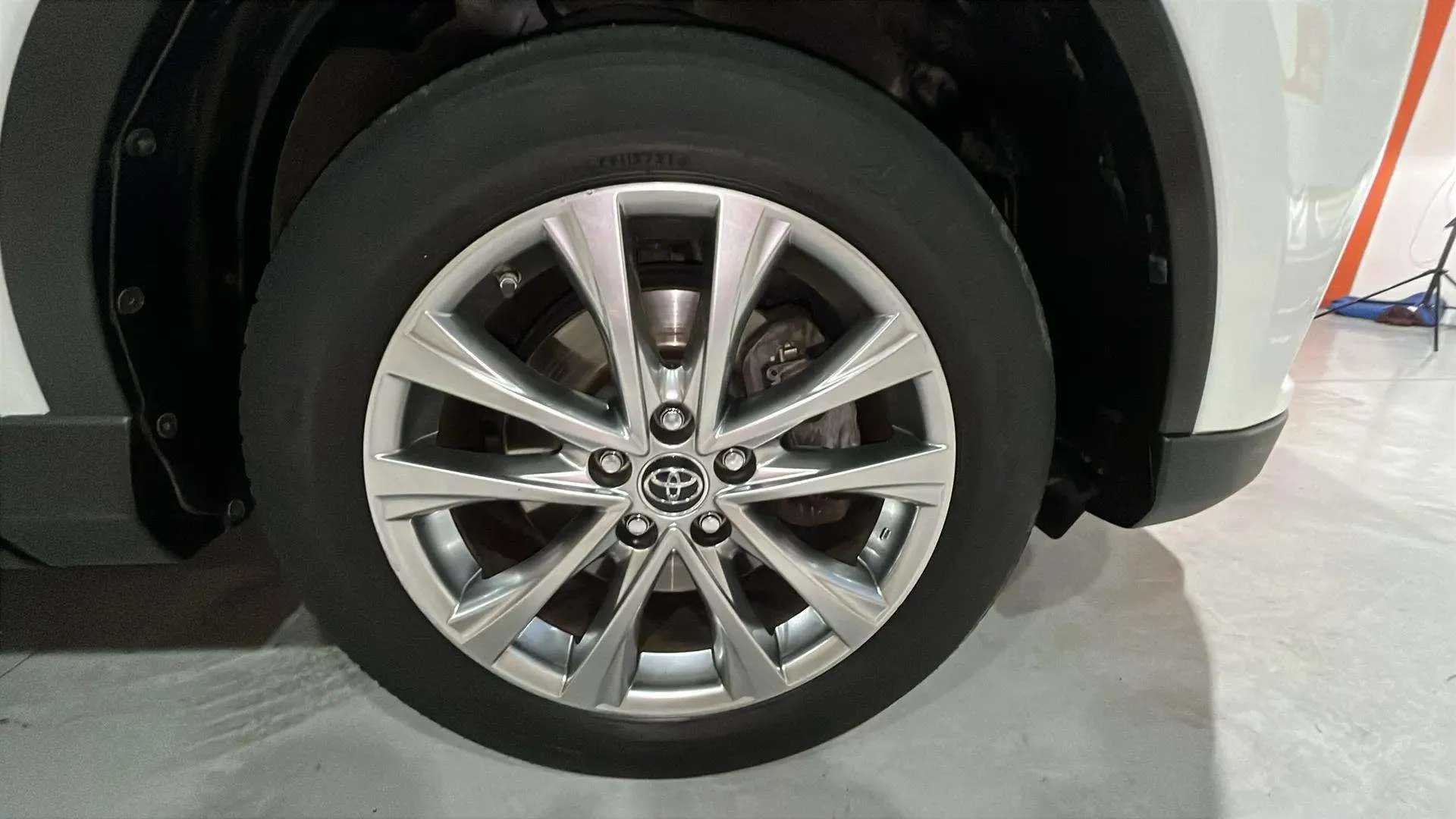 Toyota RAV4 2.5l 220H Advance - foto 26