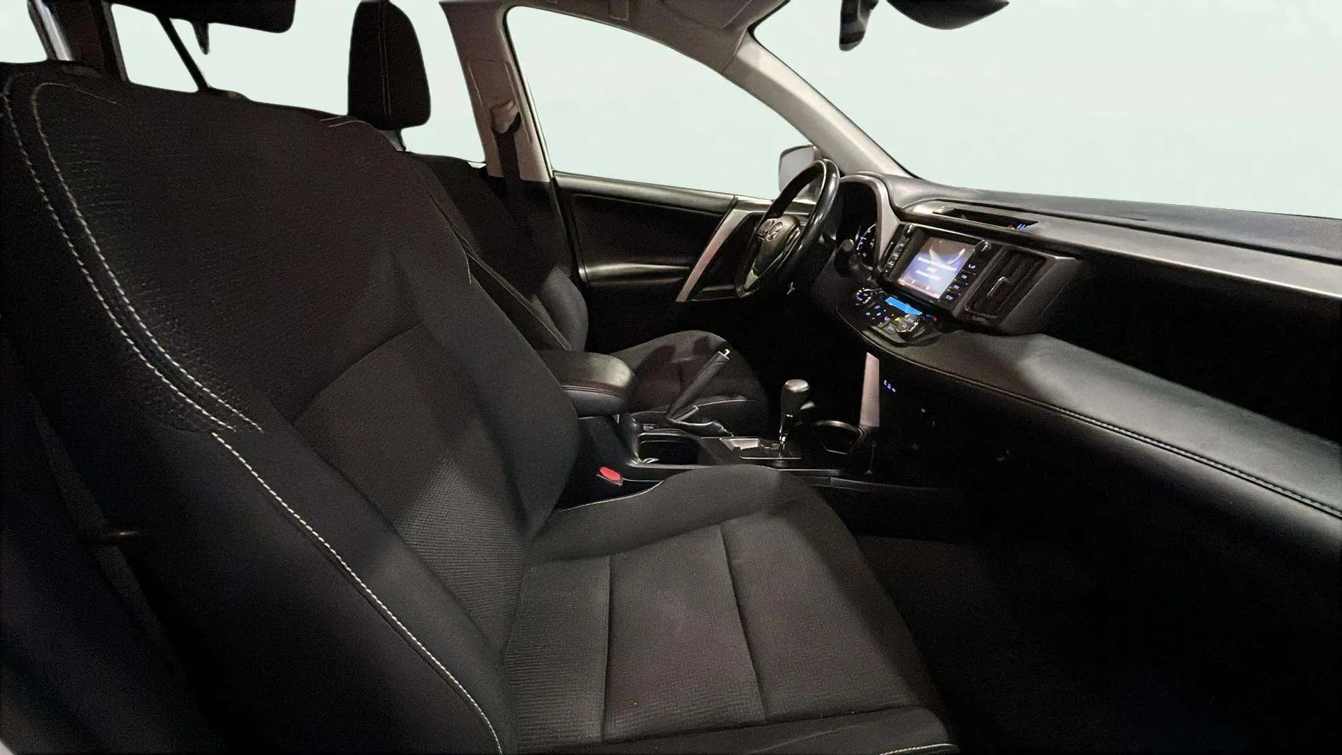 Toyota RAV4 2.5l 220H Advance - foto 18