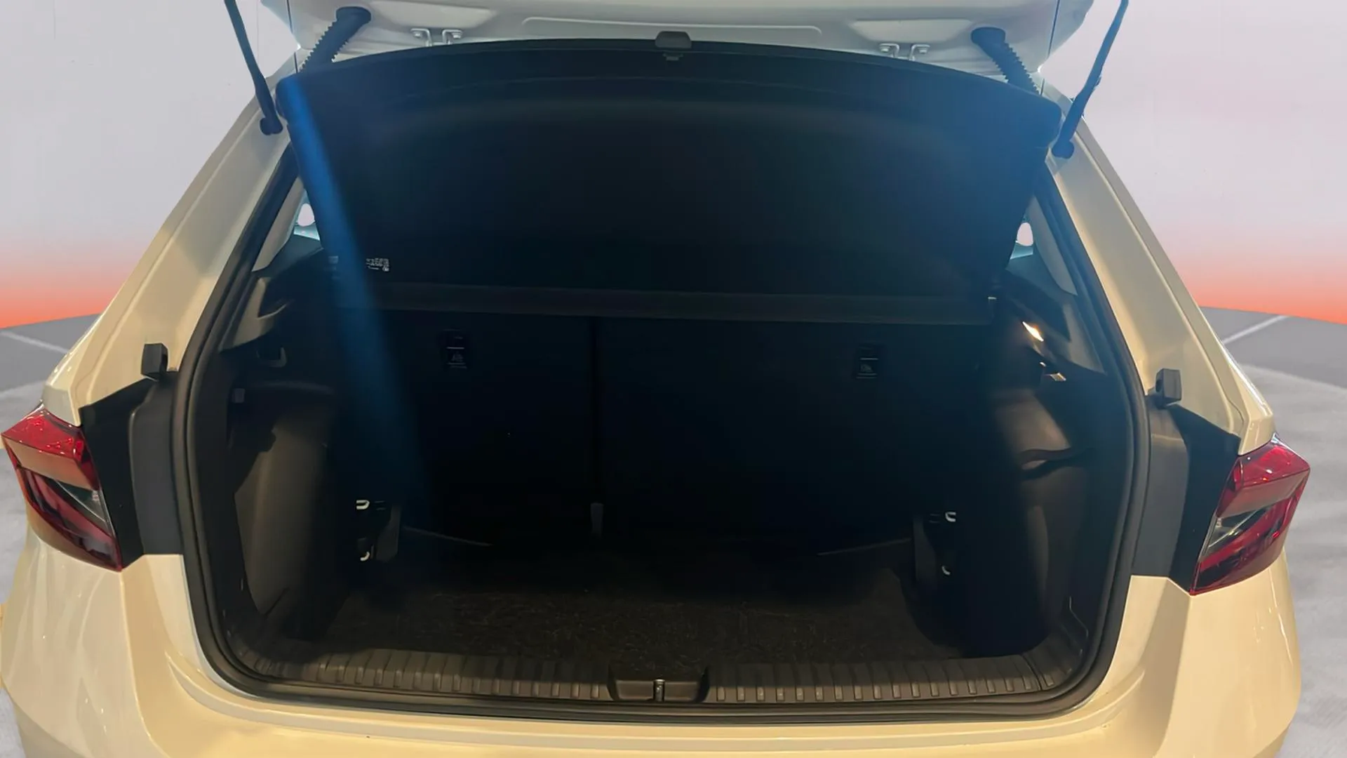 Škoda Fabia 1.0 TSI Selection - foto 23