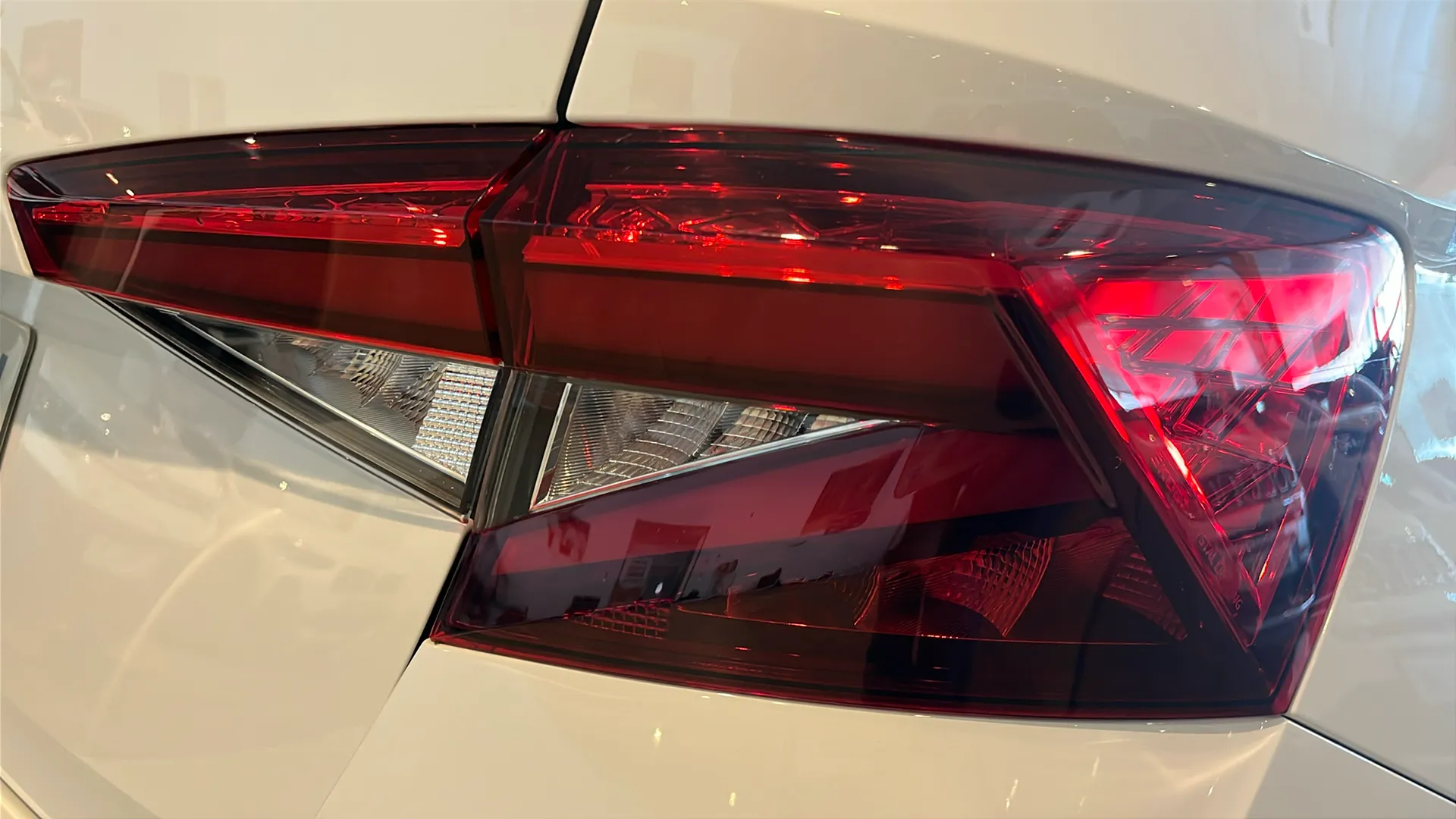 Škoda Fabia 1.0 TSI Selection - foto 27