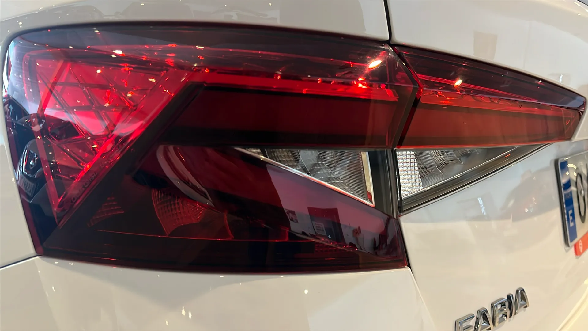 Škoda Fabia 1.0 TSI Selection - foto 26