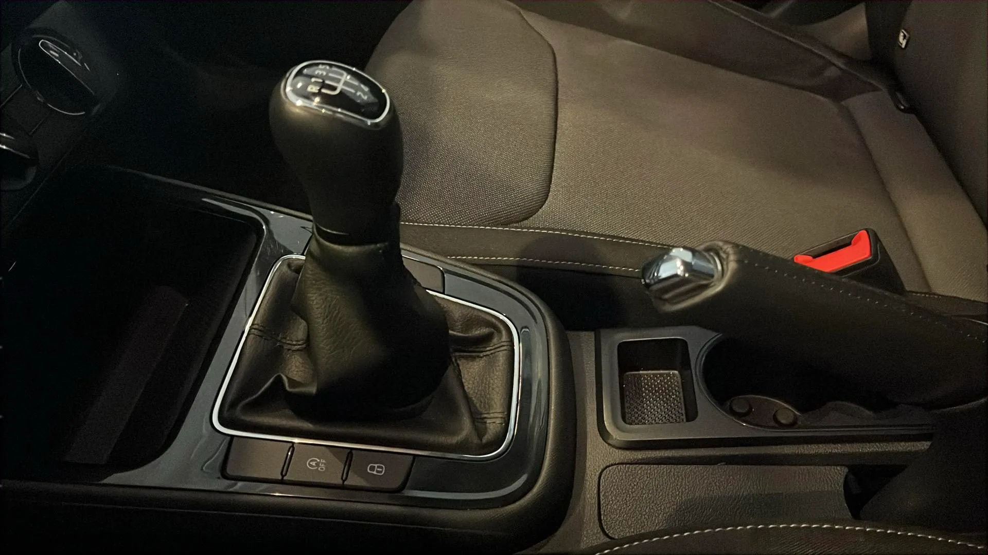 Škoda Fabia 1.0 TSI Selection - foto 20
