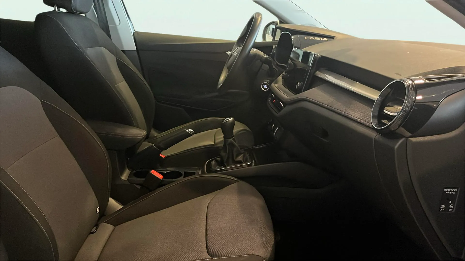 Škoda Fabia 1.0 TSI Selection - foto 19