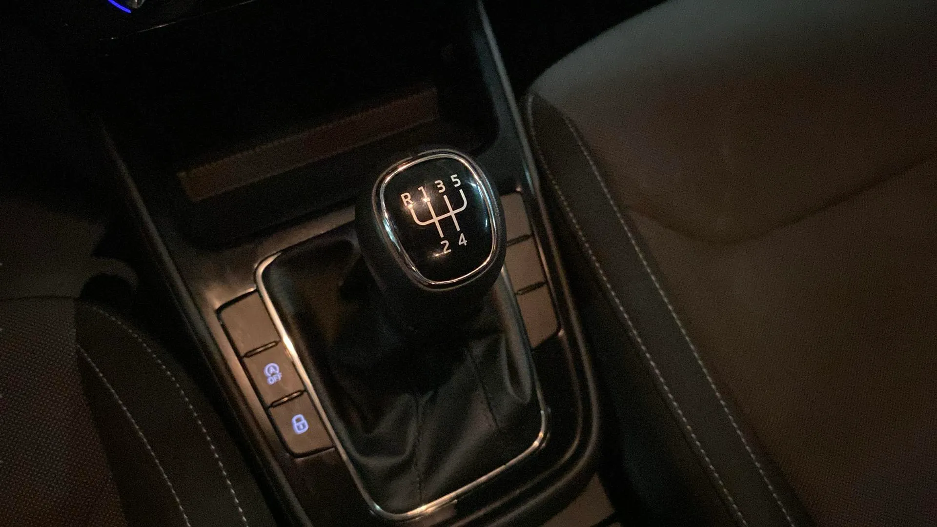 Škoda Fabia 1.0 MPI Selection - foto 25