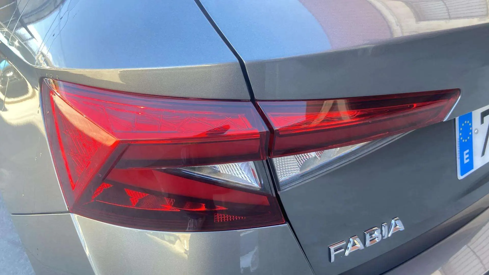 Škoda Fabia 1.0 MPI Selection - foto 11