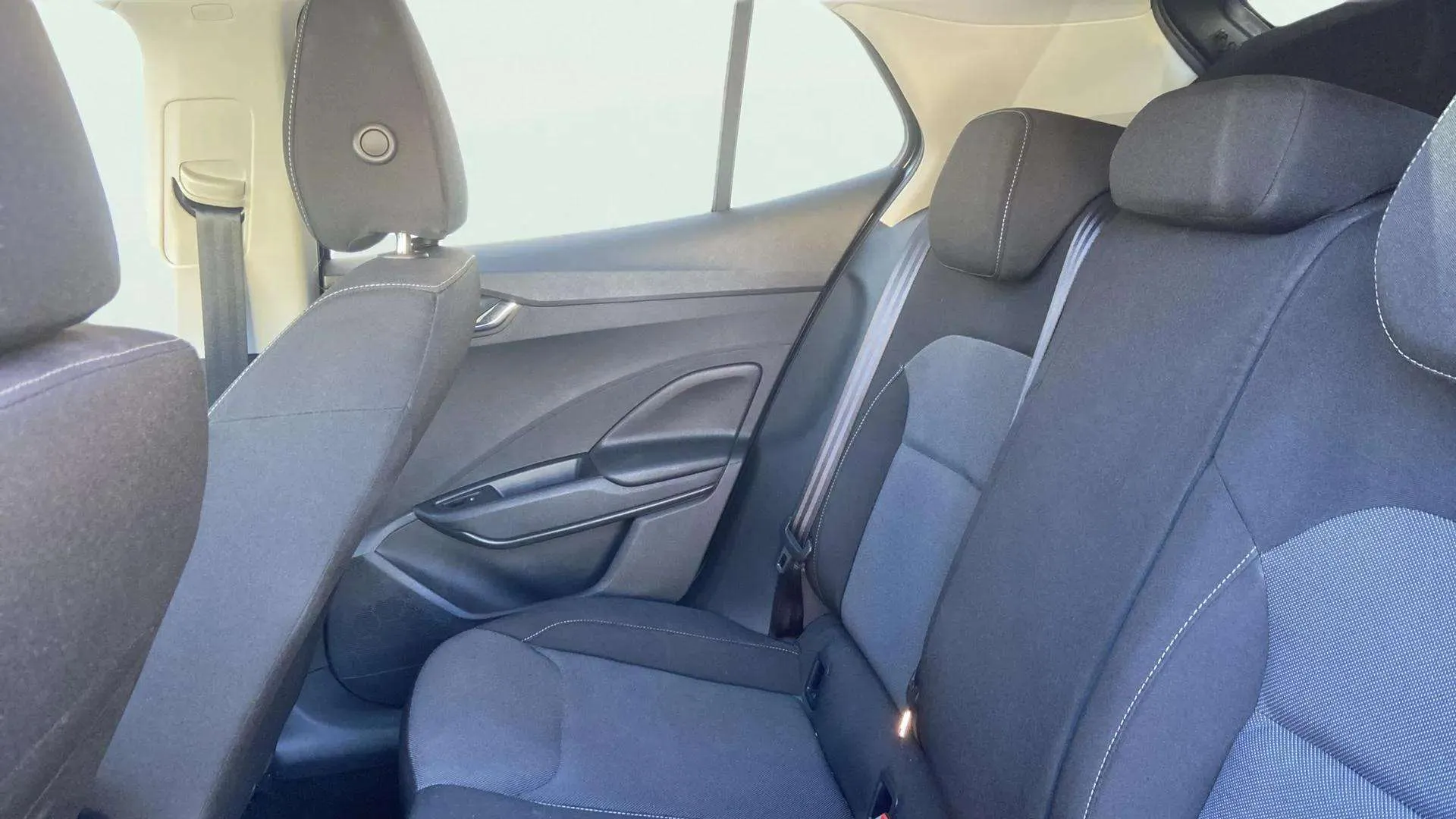 Škoda Fabia 1.0 MPI Selection - foto 23