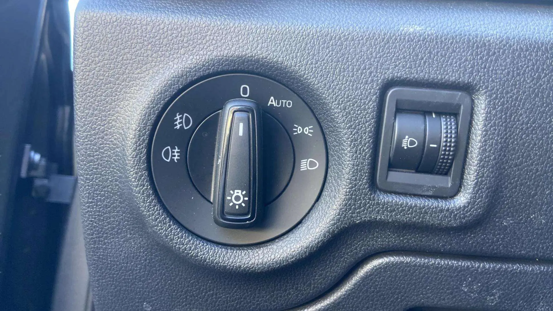 Škoda Fabia 1.0 MPI Selection - foto 20