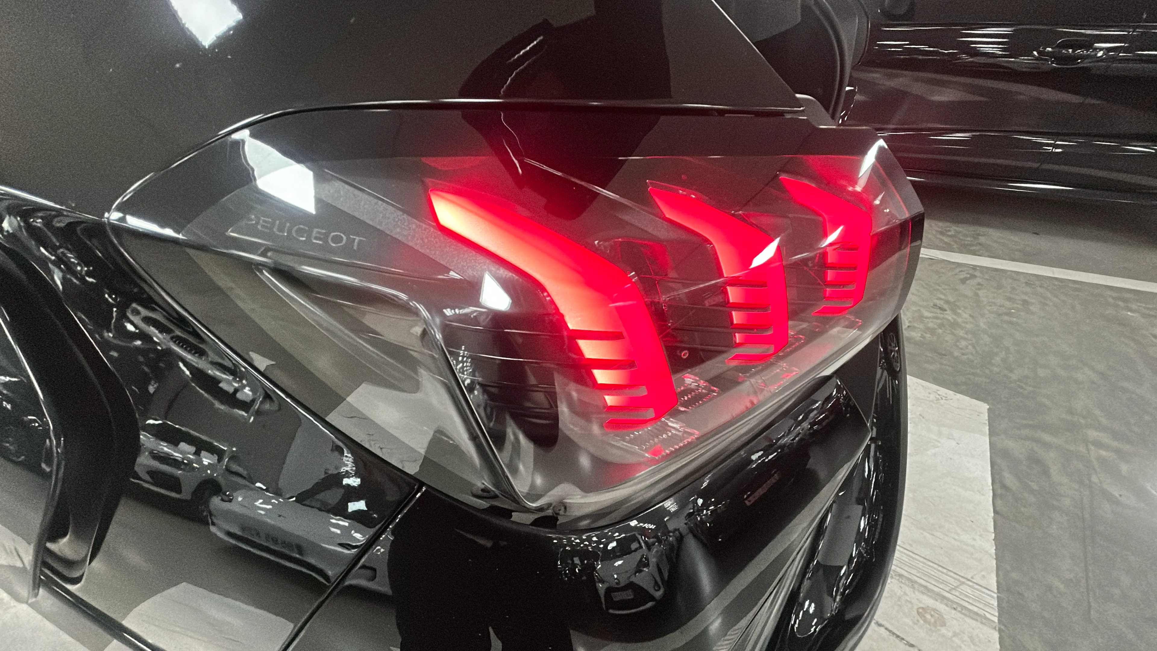 Peugeot 208 Eléctrico Allure - foto 18