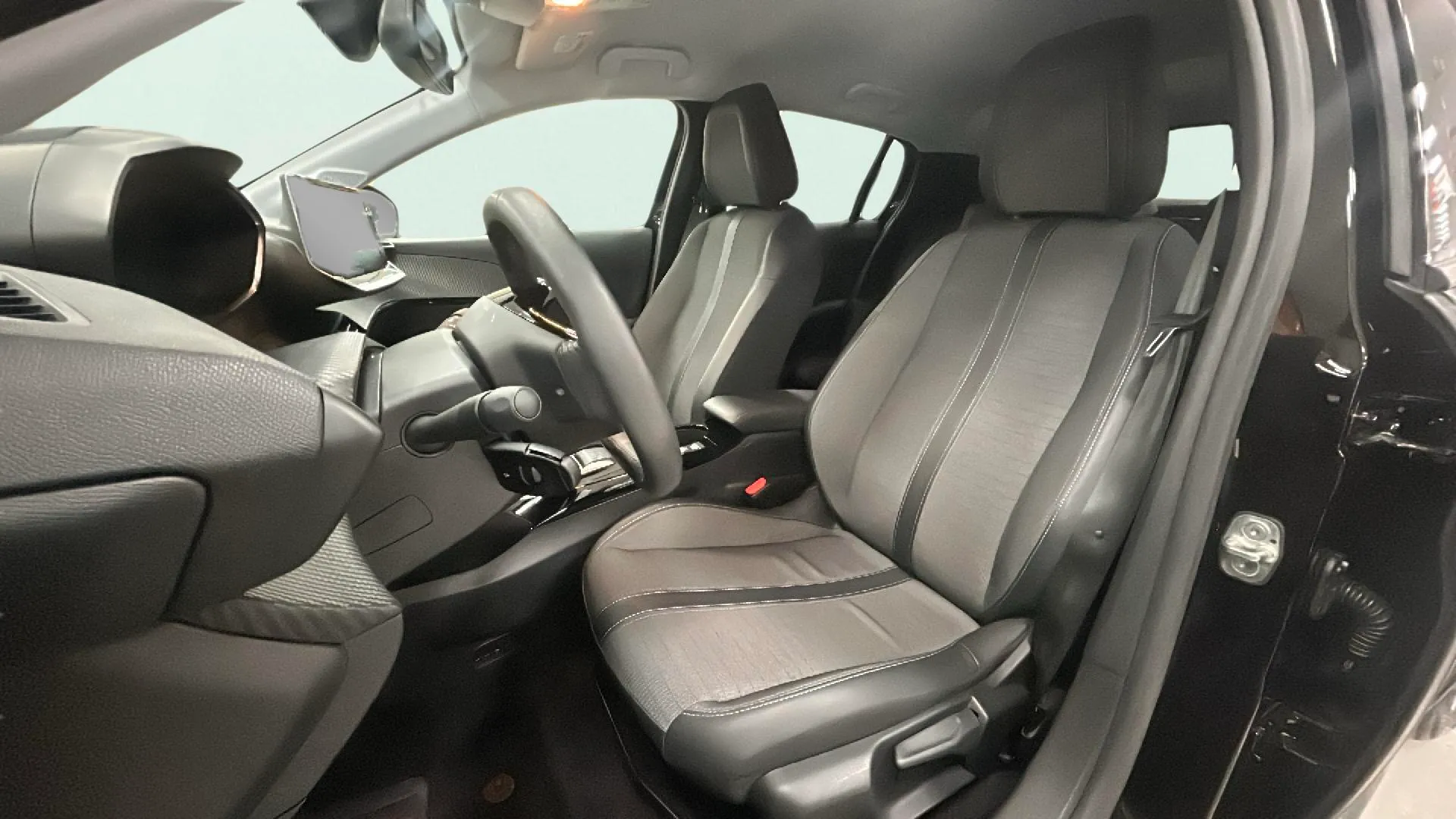 Peugeot 208 Eléctrico Allure - foto 12