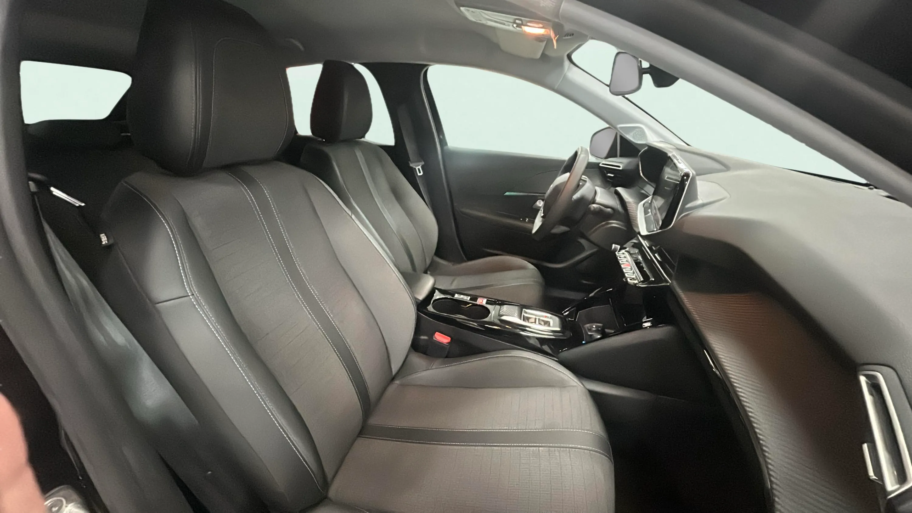 Peugeot 208 Eléctrico Allure - foto 13