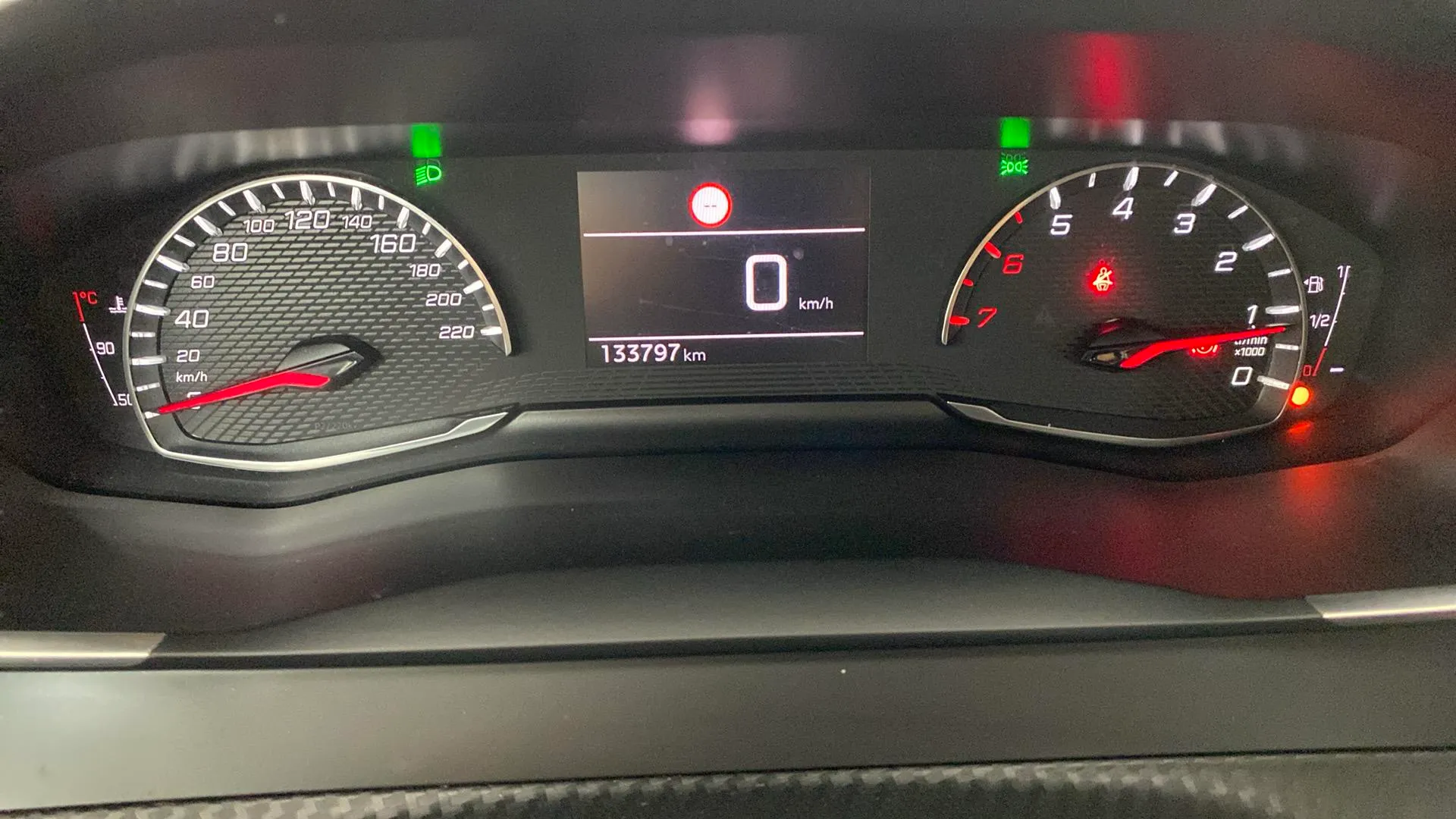 Peugeot 2008 Allure BlueHDi - foto 13