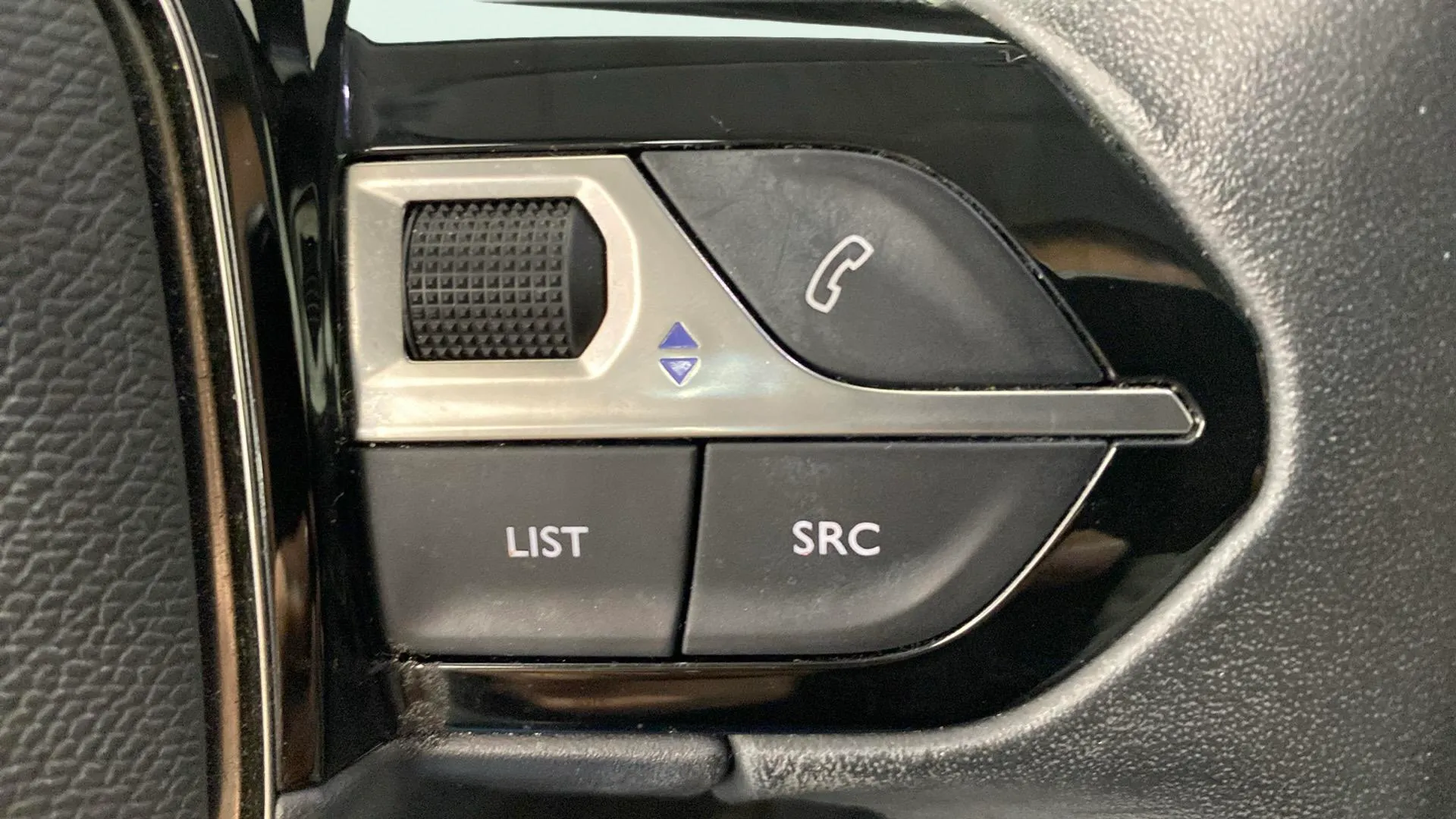 Peugeot 2008 Allure BlueHDi - foto 12