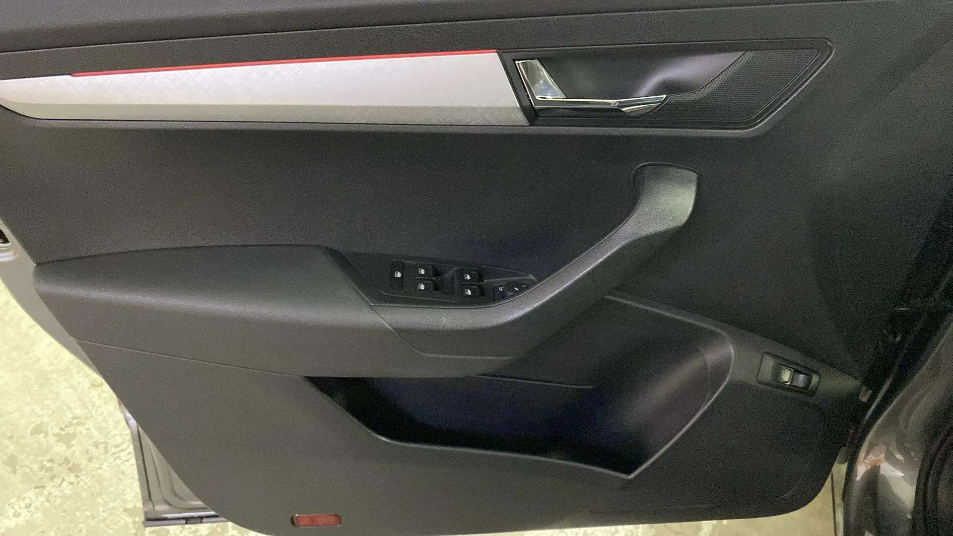 Škoda Karoq 1.5 TSI DSG ACT Design - foto 21
