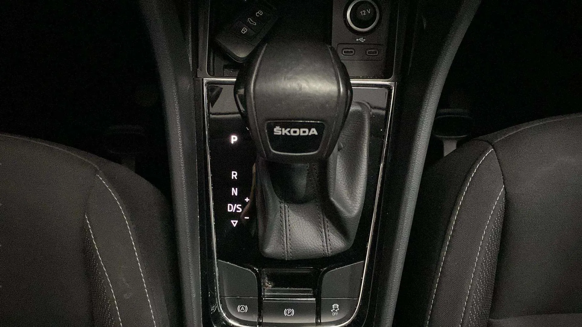 Škoda Karoq 1.5 TSI DSG ACT Design - foto 17