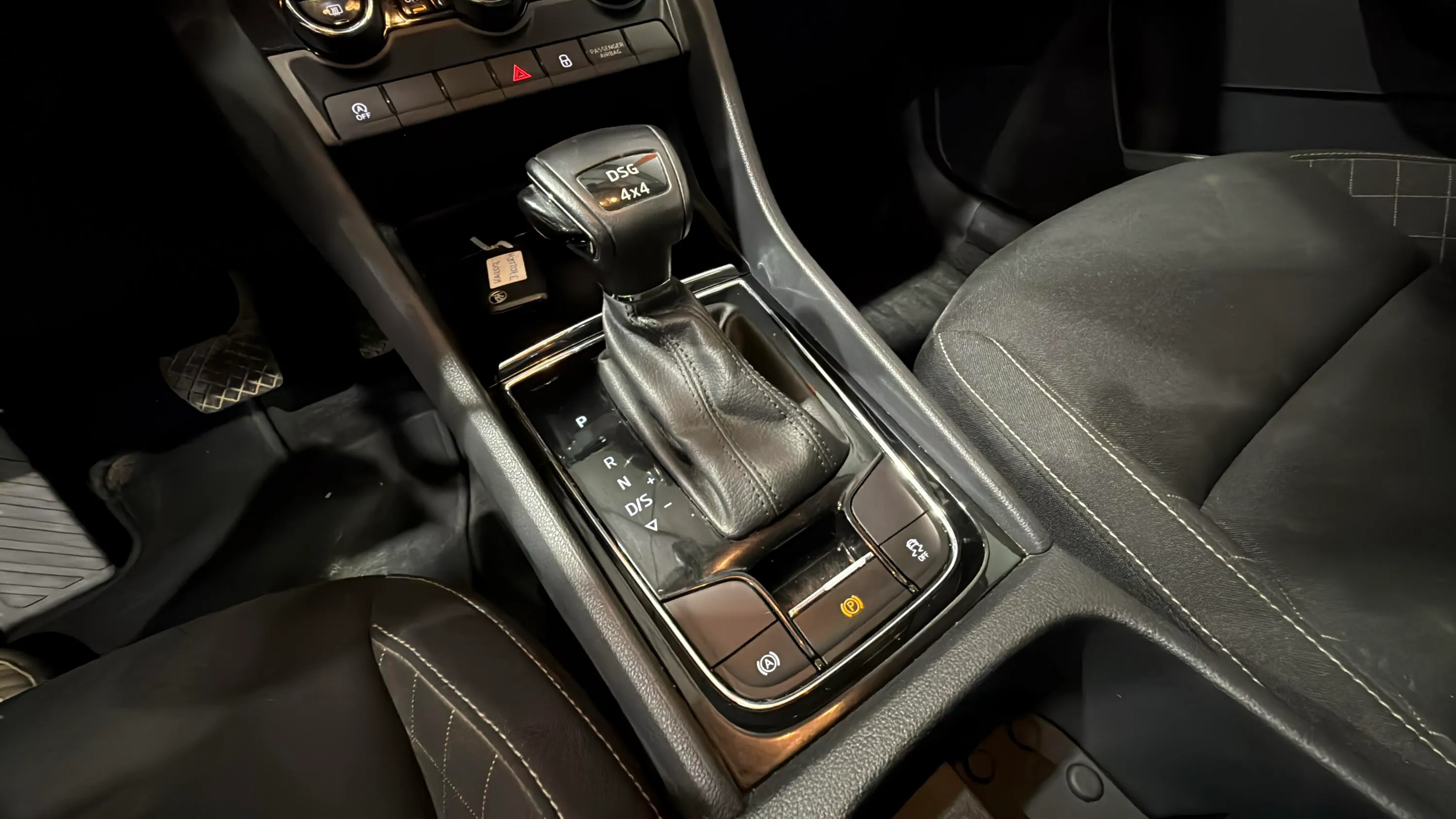 Škoda Karoq 2.0 TDI DSG 4x4 Ambition - foto 25