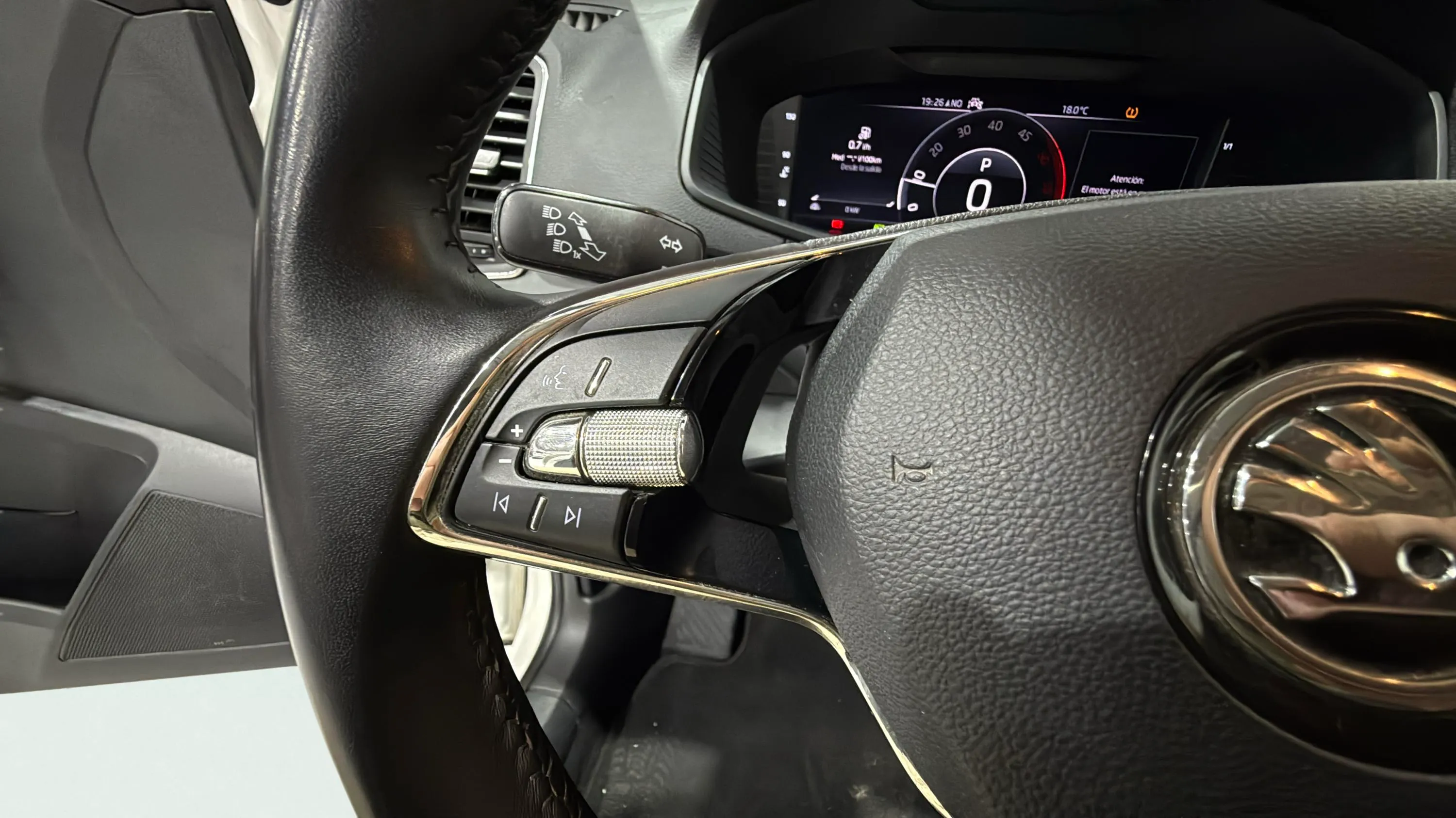 Škoda Karoq 2.0 TDI DSG 4x4 Ambition - foto 15