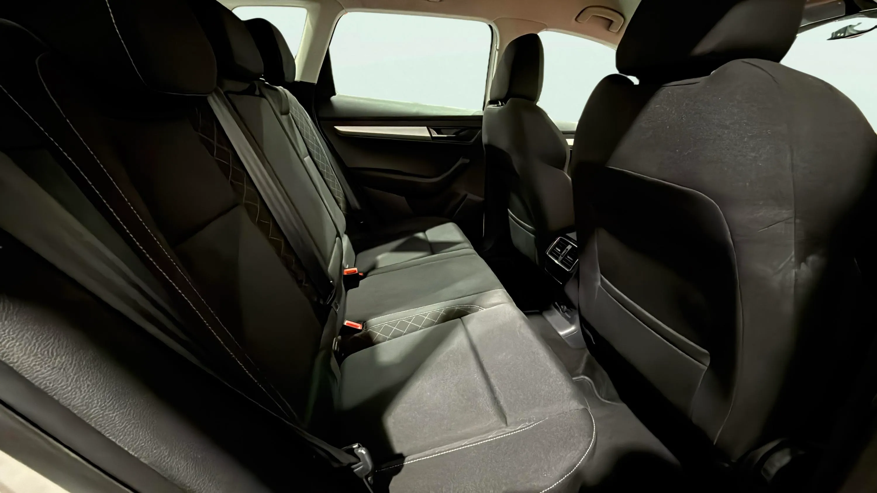 Škoda Karoq 2.0 TDI DSG 4x4 Ambition - foto 27