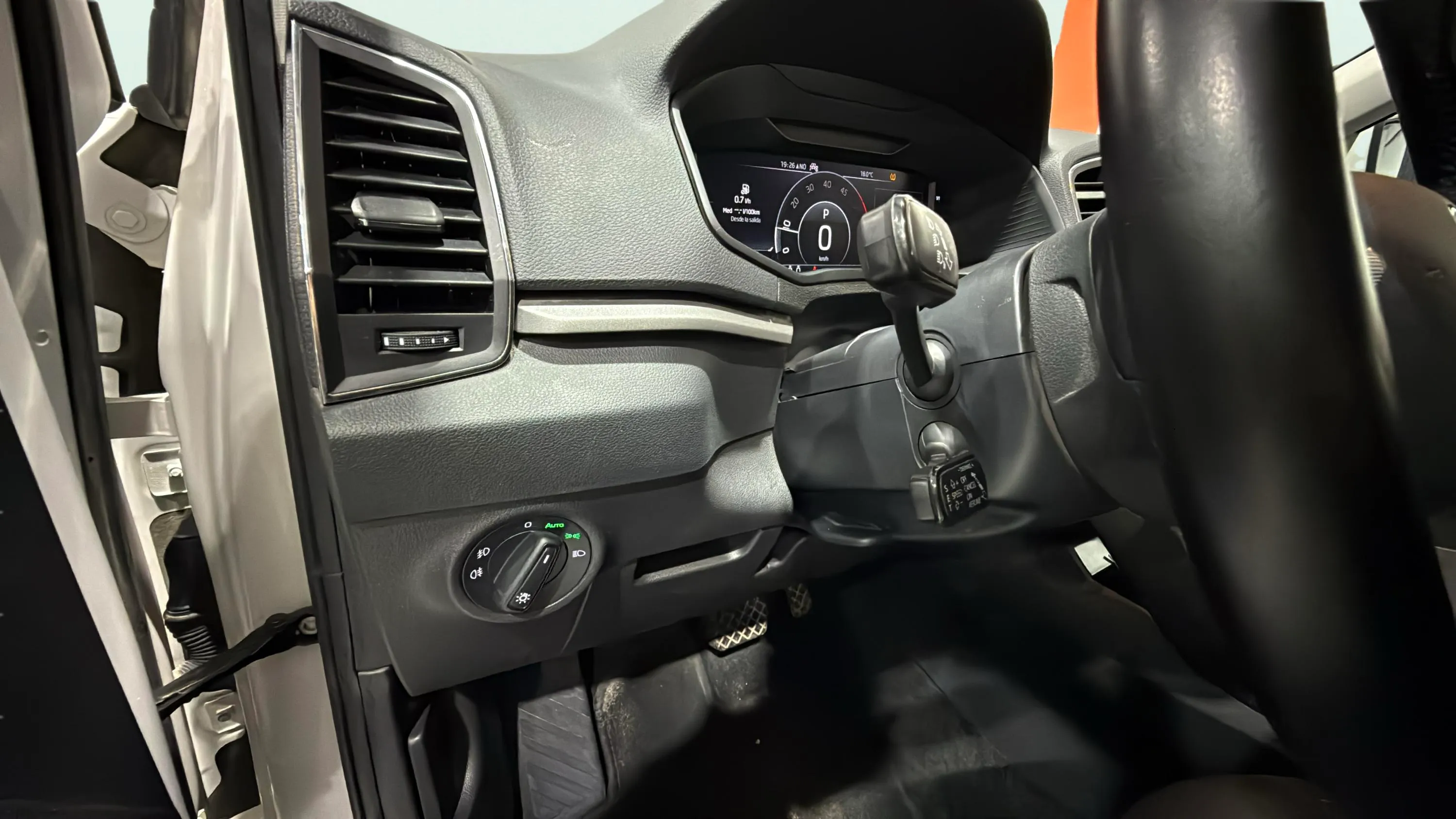 Škoda Karoq 2.0 TDI DSG 4x4 Ambition - foto 14