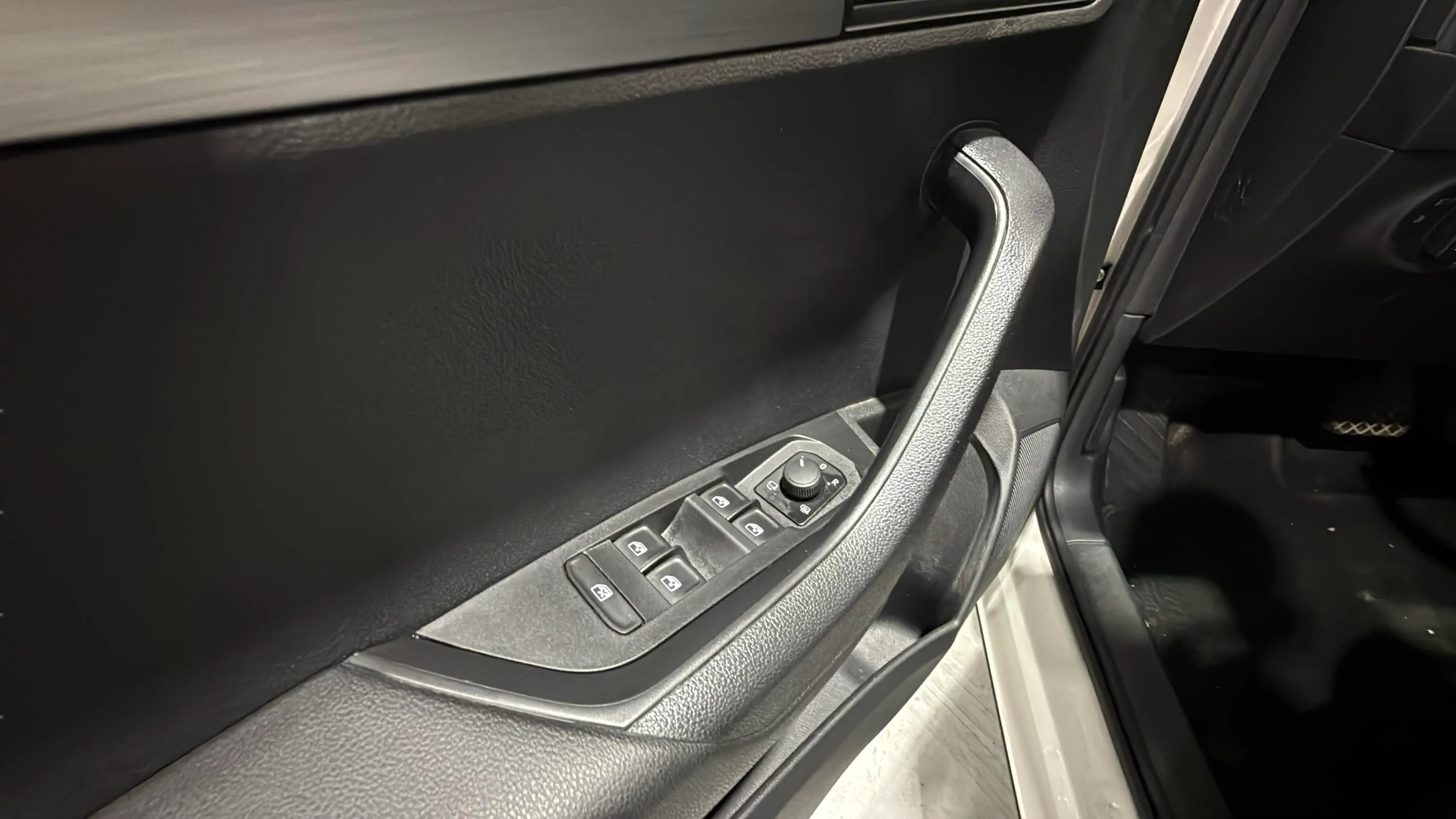 Škoda Karoq 2.0 TDI DSG 4x4 Ambition - foto 13