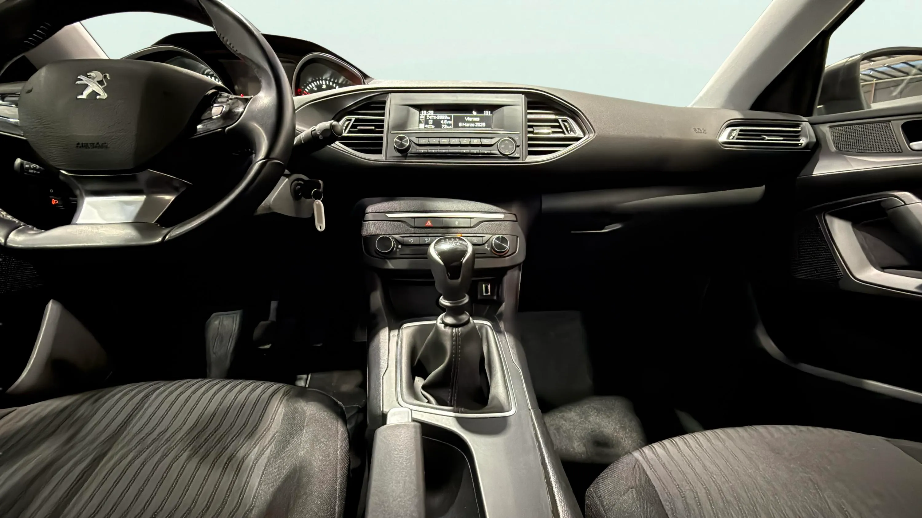 Peugeot 308 Active BlueHDi 100 - foto 18