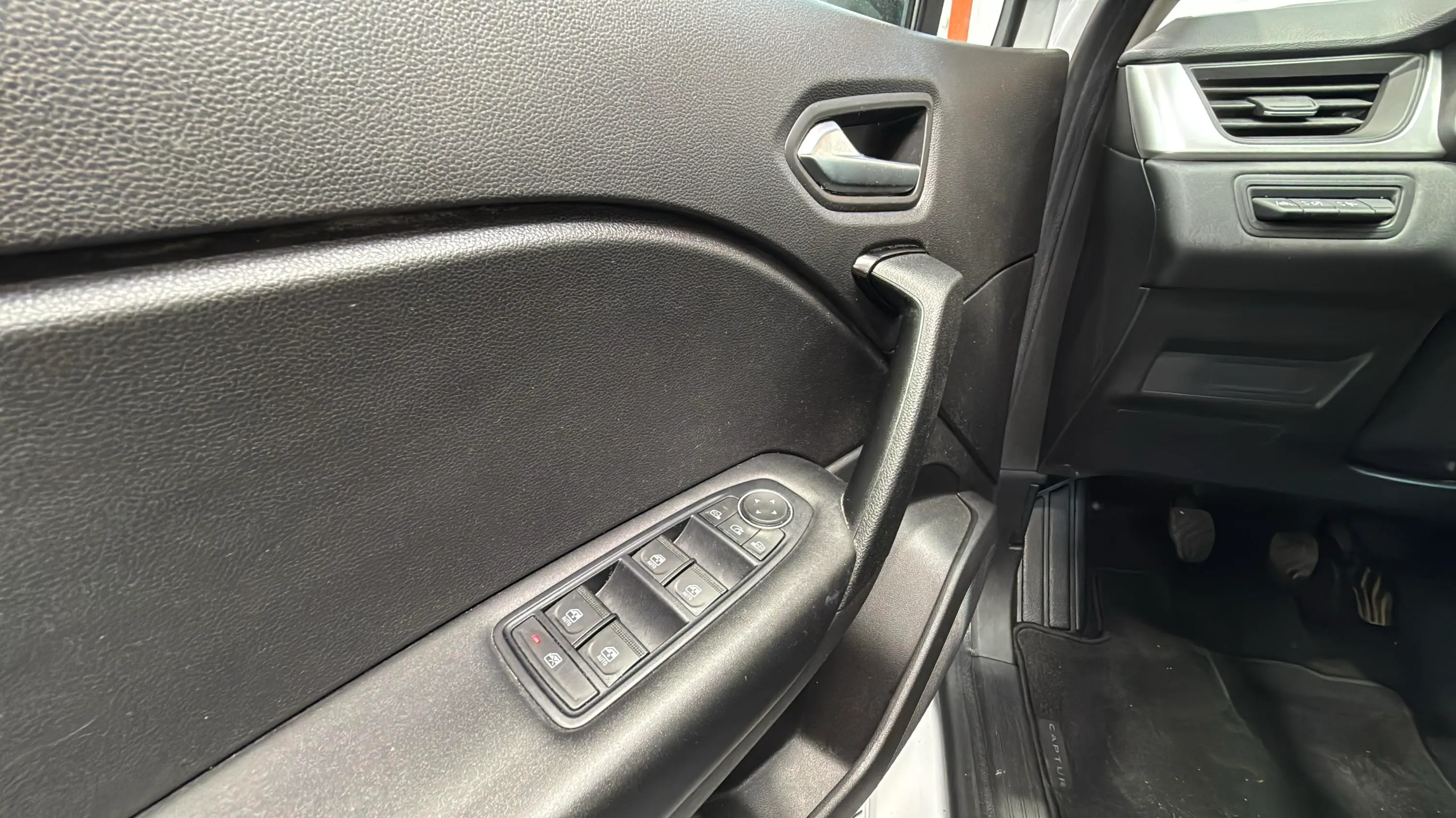 Renault Captur Intens TCe 90 - foto 12