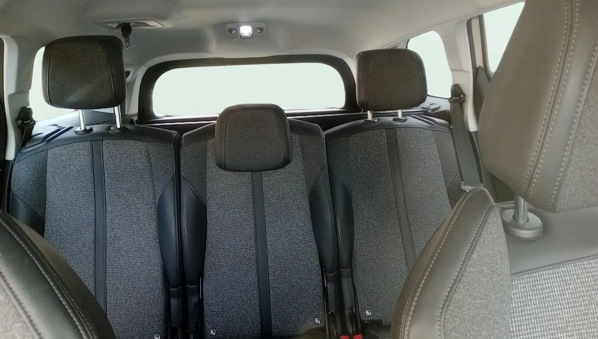 Peugeot 5008 Allure 1.2L PureTech - foto 12