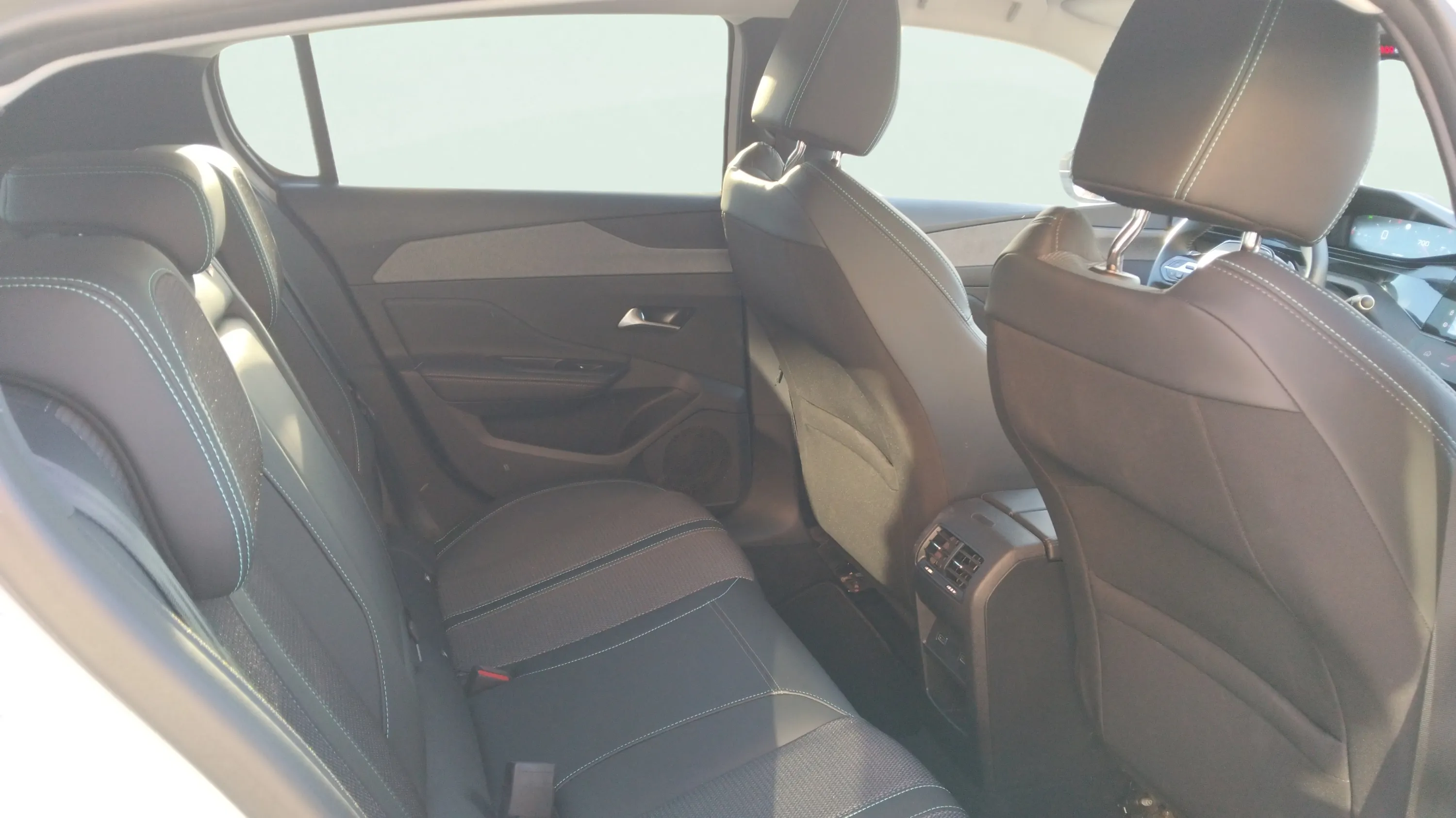 Peugeot 308 Allure PureTech 130 - foto 17