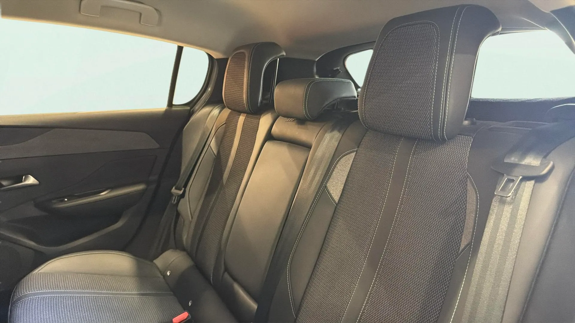 Peugeot 308 Allure PureTech 130 - foto 12