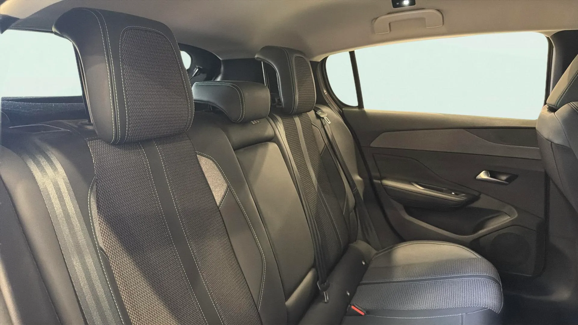 Peugeot 308 Allure PureTech 130 - foto 11