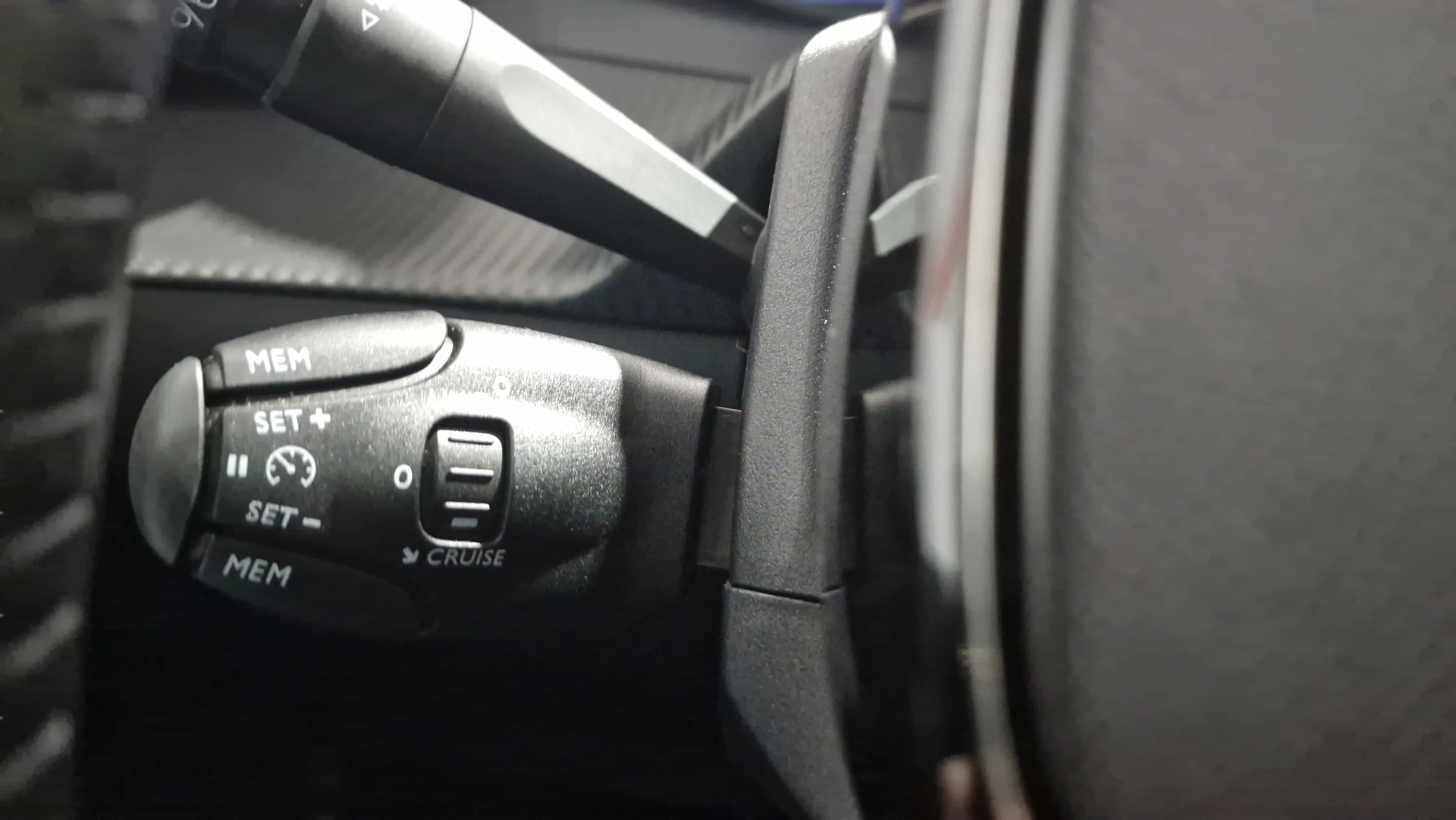 Peugeot 208 Allure Gasolina 100 - foto 18