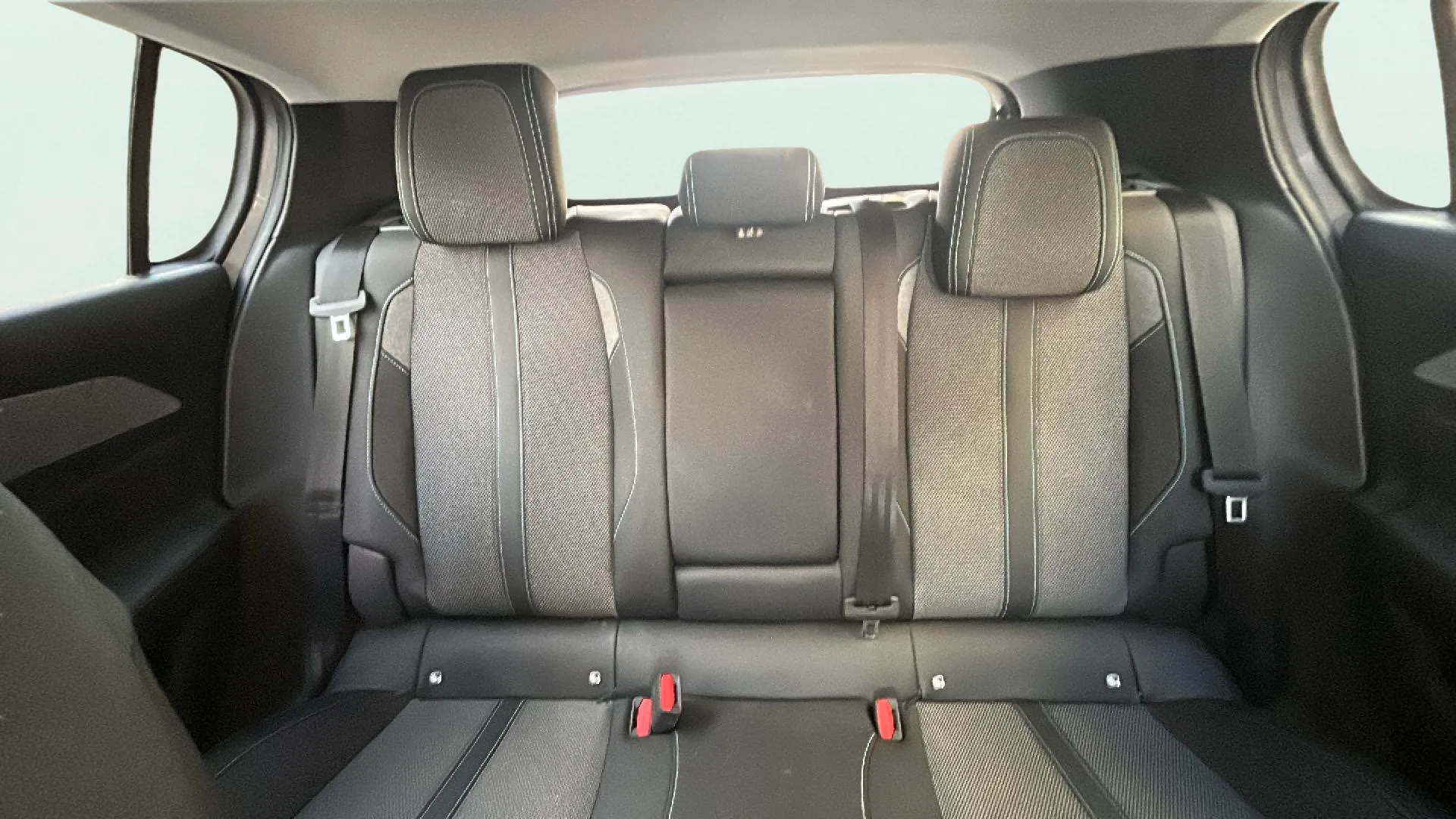 Peugeot 308 Allure PureTech 130 - foto 22