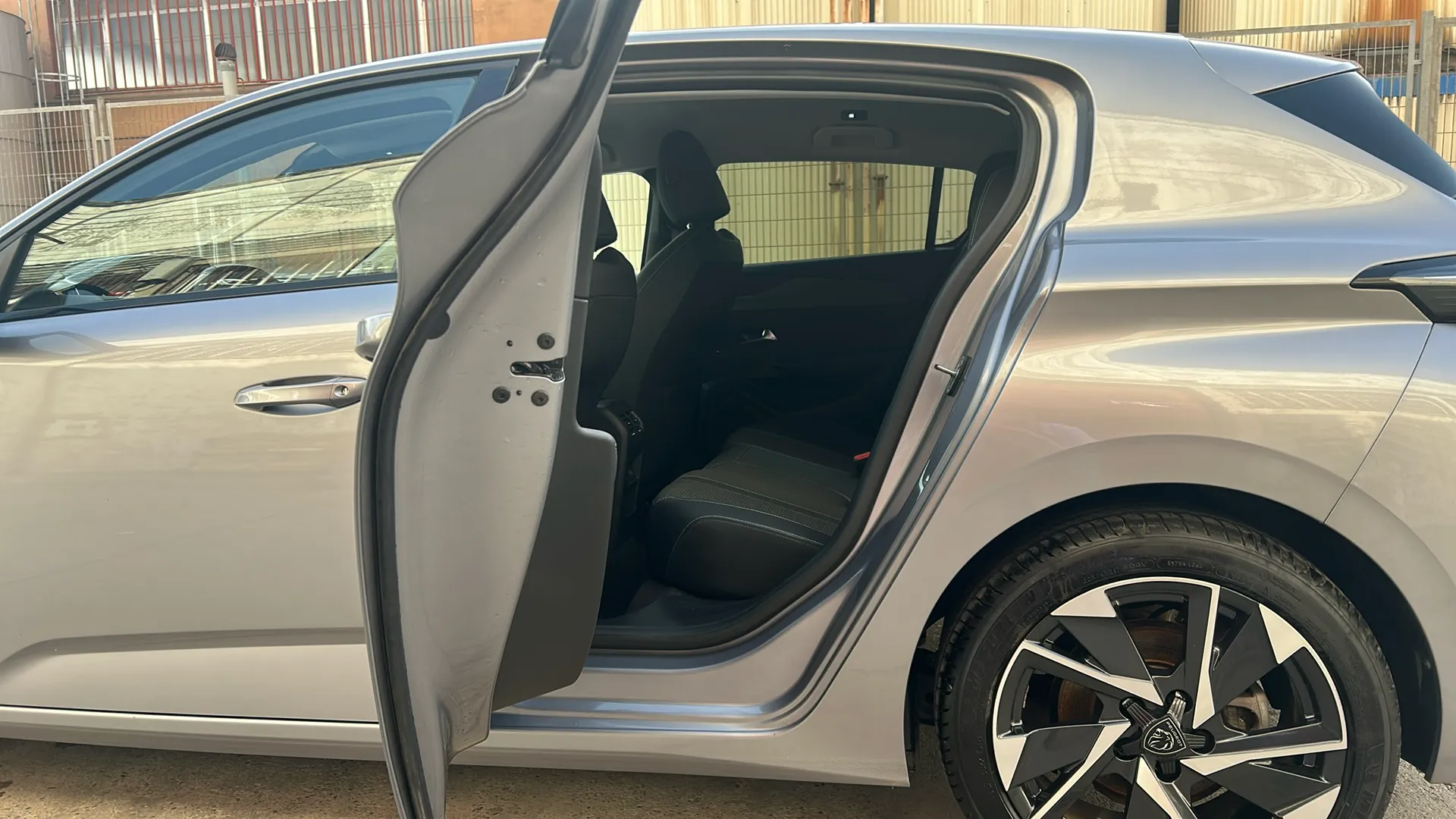 Peugeot 308 Allure PureTech 130 - foto 26