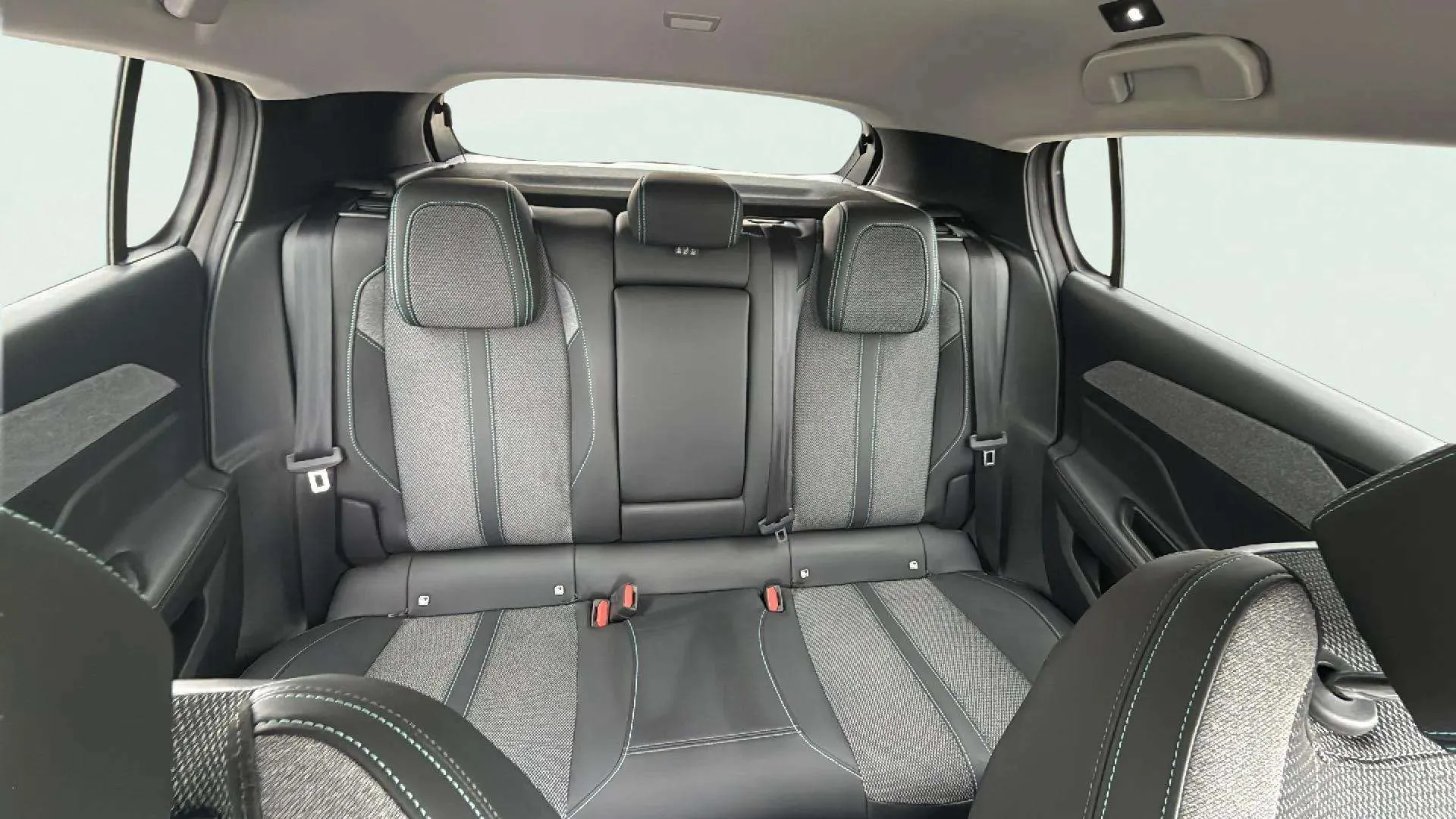 Peugeot 308 Allure PureTech 130 - foto 16