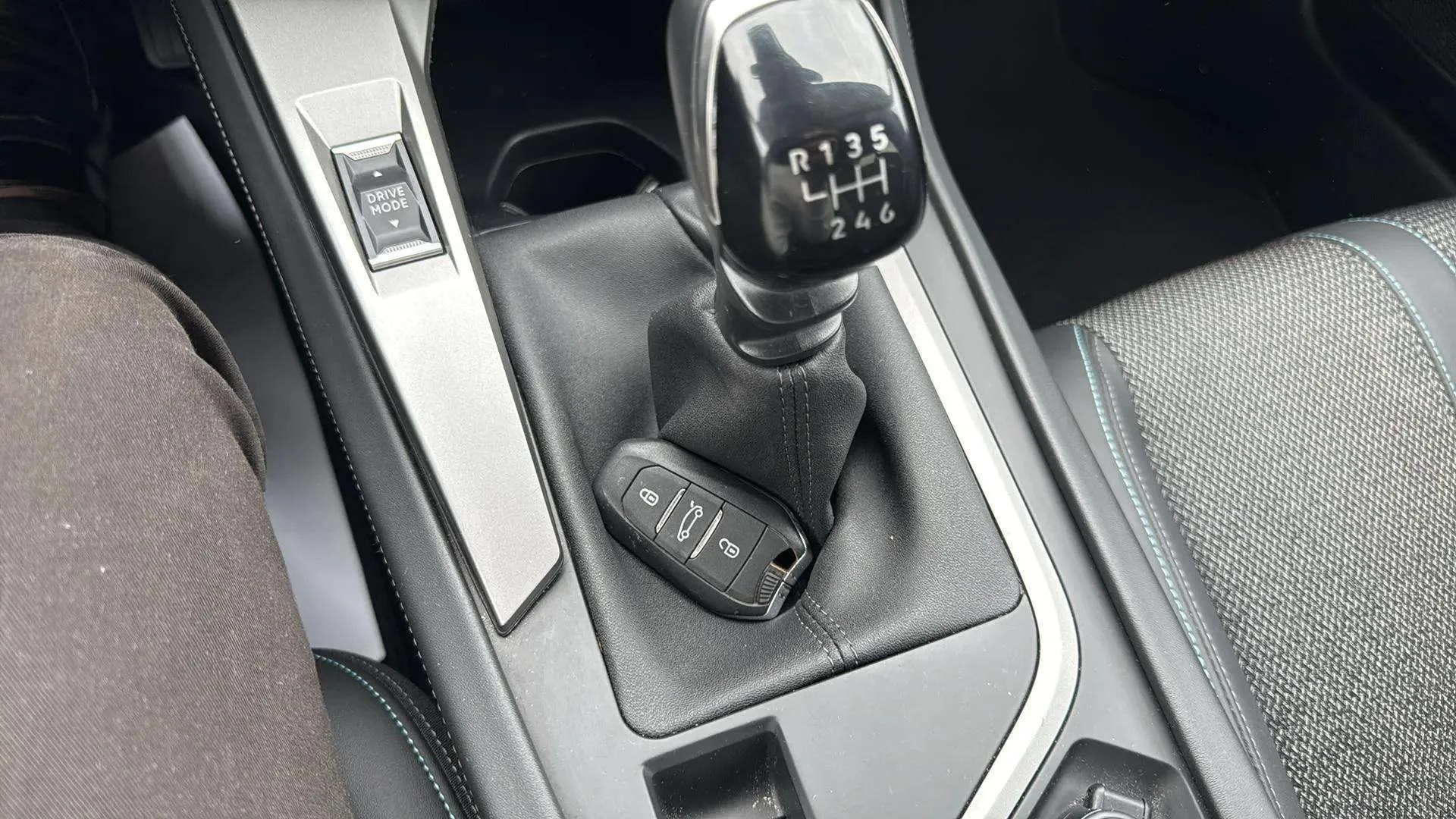 Peugeot 308 Allure PureTech 130 - foto 17