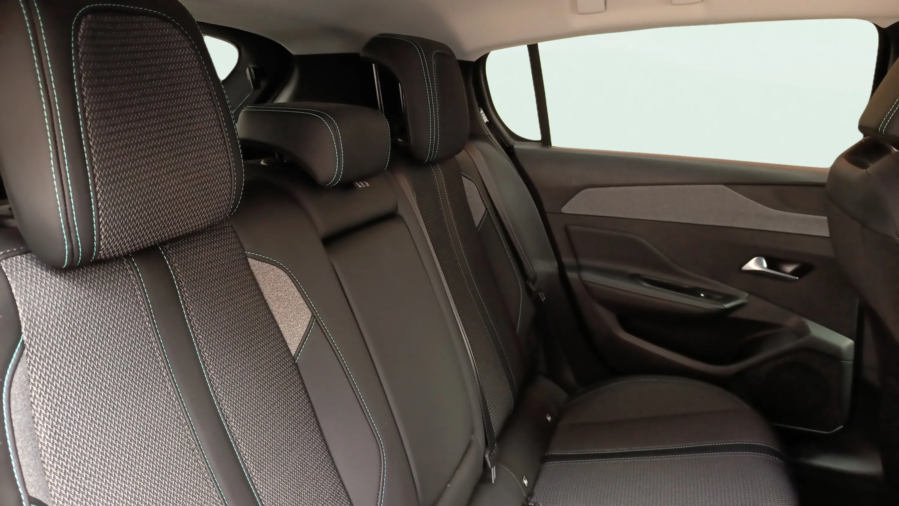 Peugeot 308 Allure PureTech 130 - foto 18