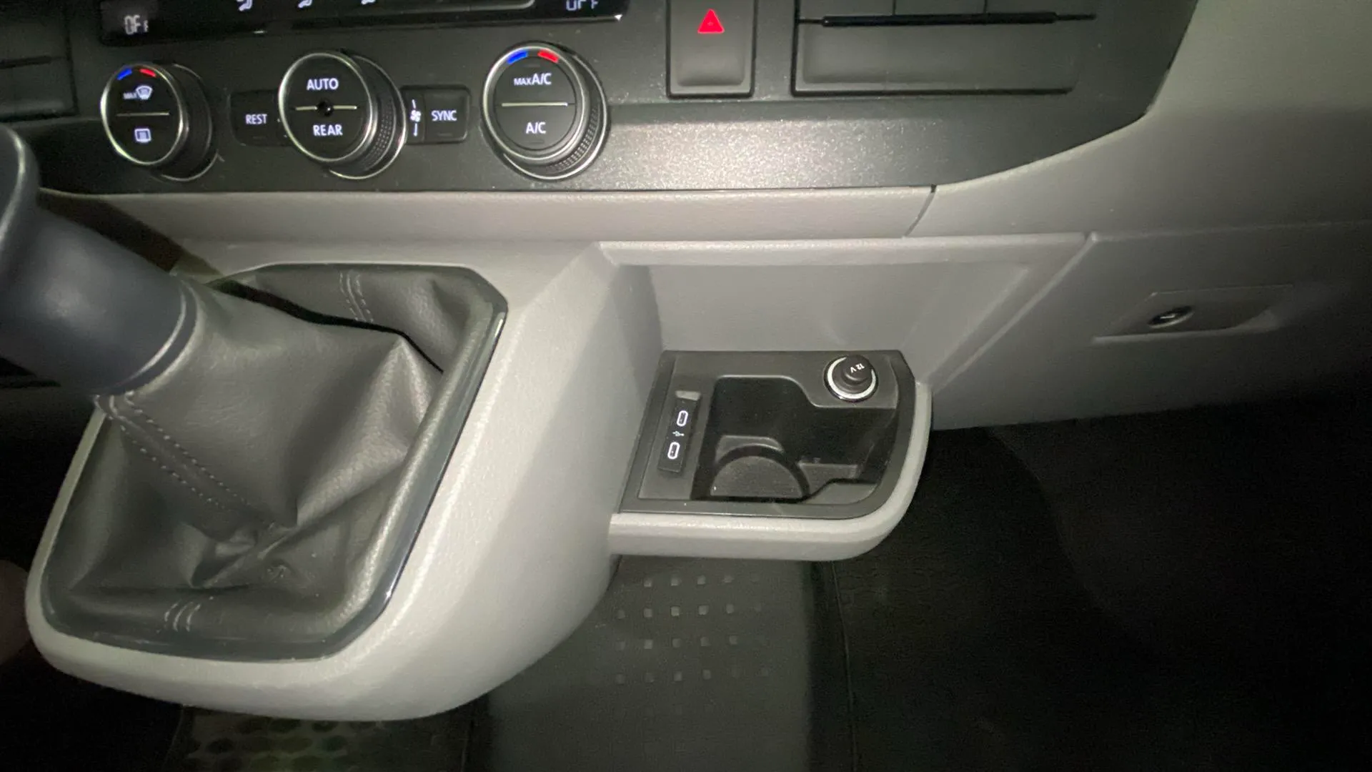 Volkswagen Caravelle Origin Corta 2.0 TDI BMT - foto 24