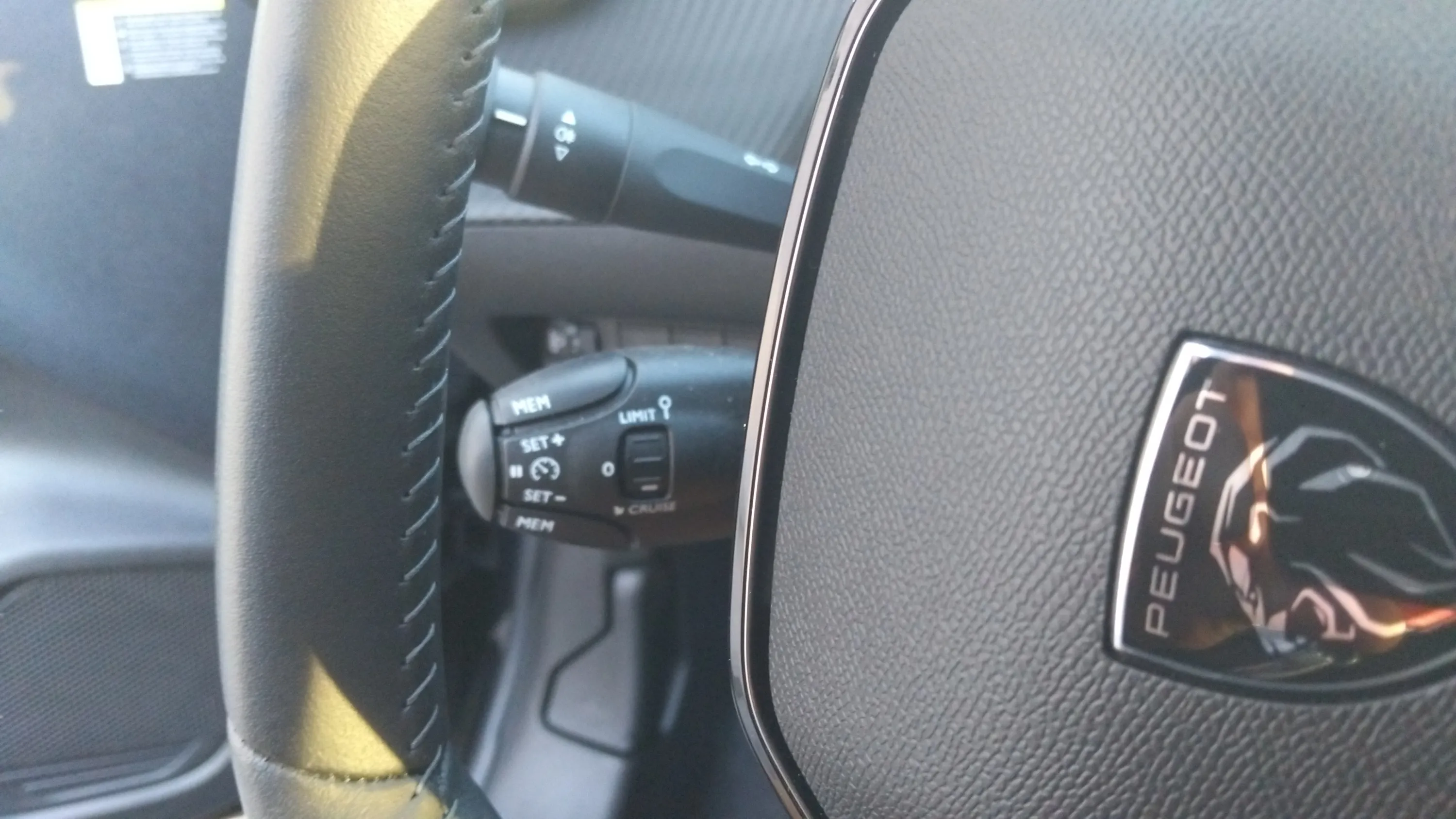 Peugeot 208 Allure Gasolina 100 - foto 15