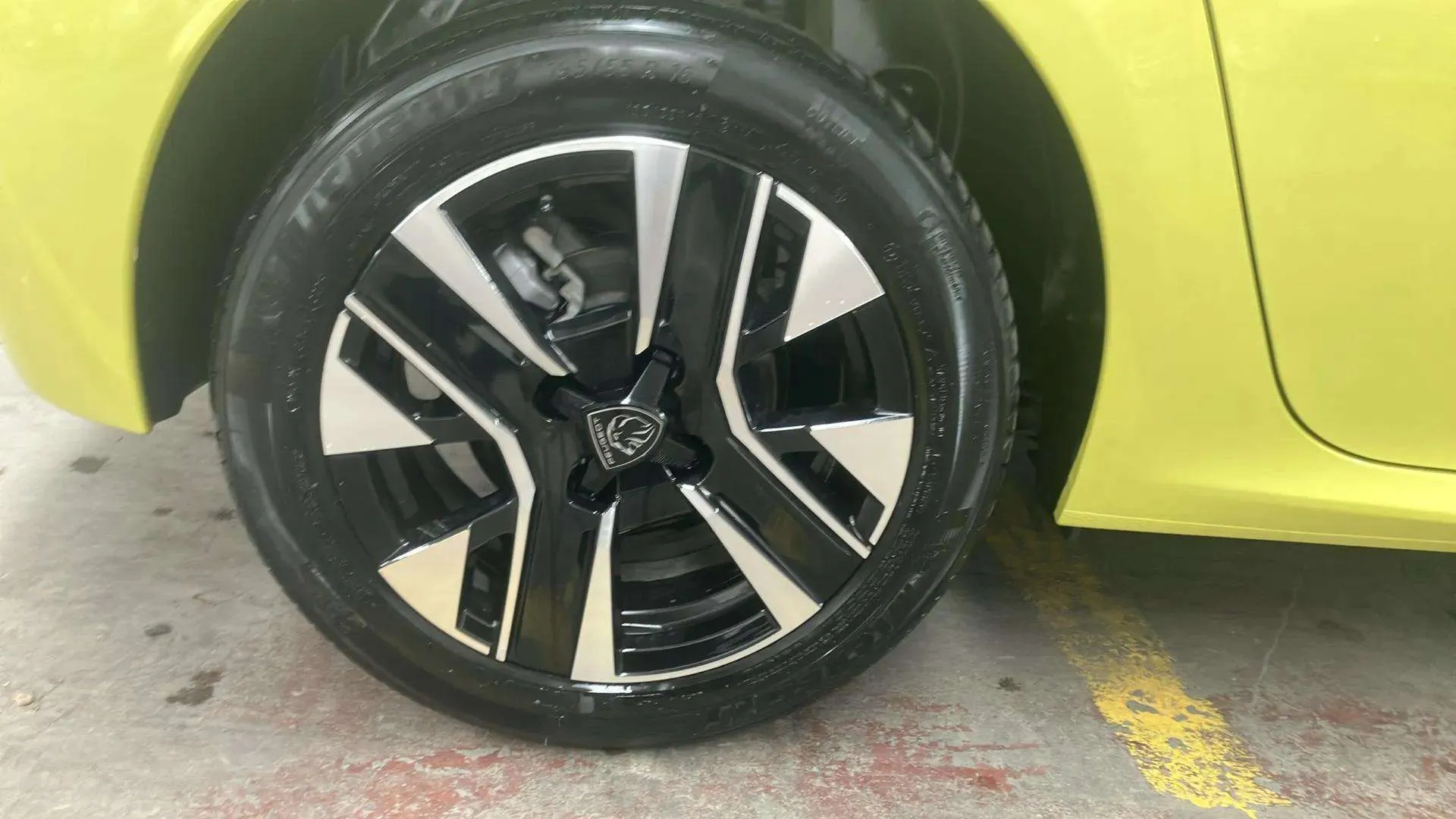 Peugeot 208 Allure Hybrid 110 eDCS6 - foto 19