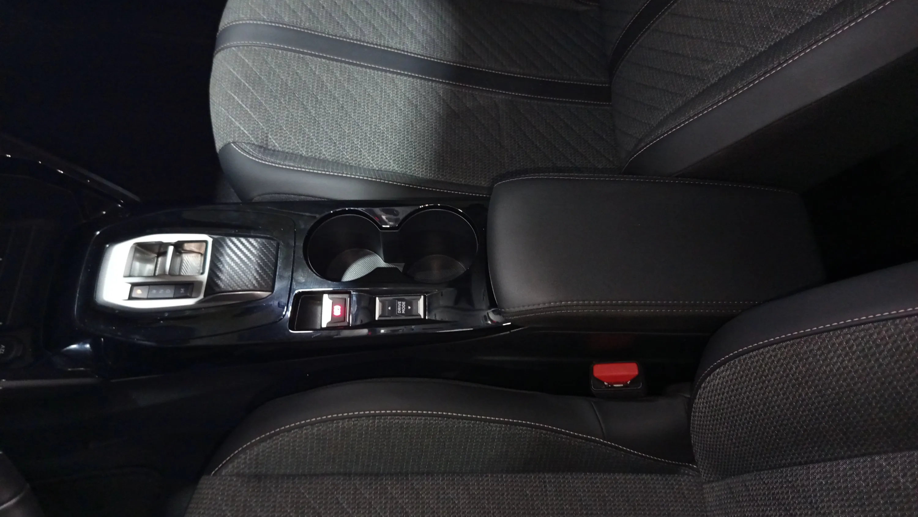 Peugeot 208 Allure Hybrid 100 eDCS6 - foto 19