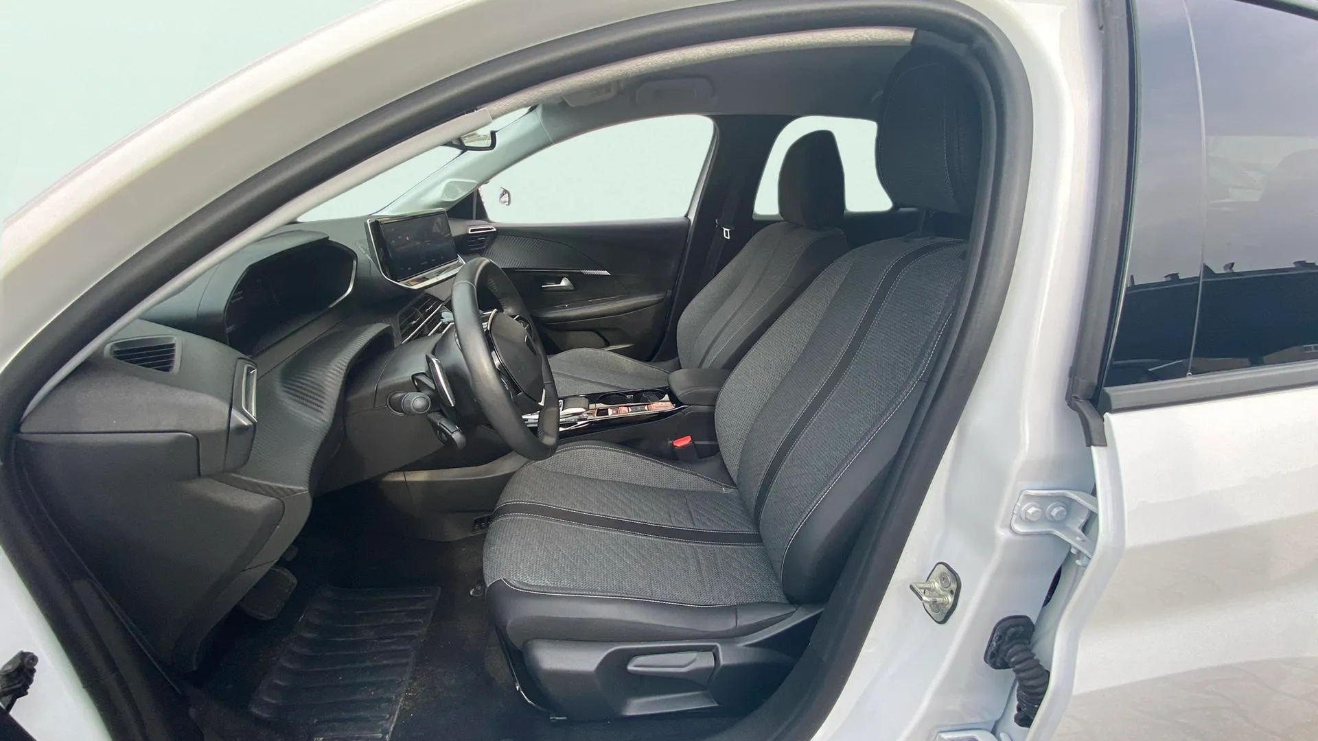 Peugeot 208 Allure Hybrid 100 eDCS6 - foto 20