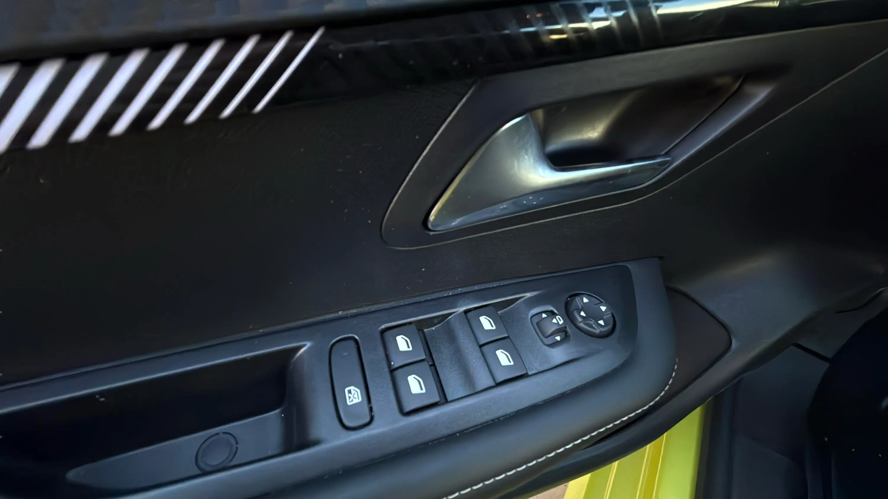 Peugeot 208 Allure Hybrid 110 eDCS6 - foto 12