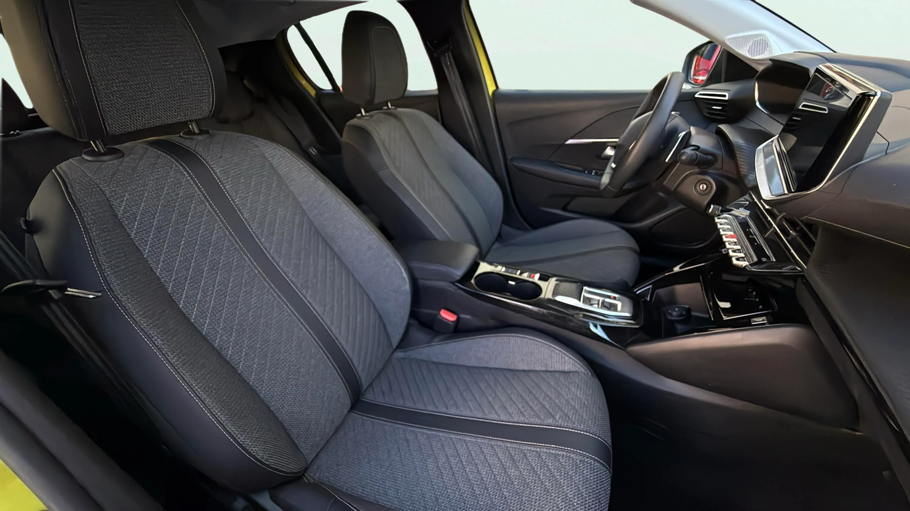 Peugeot 208 Allure Hybrid 110 eDCS6 - foto 24