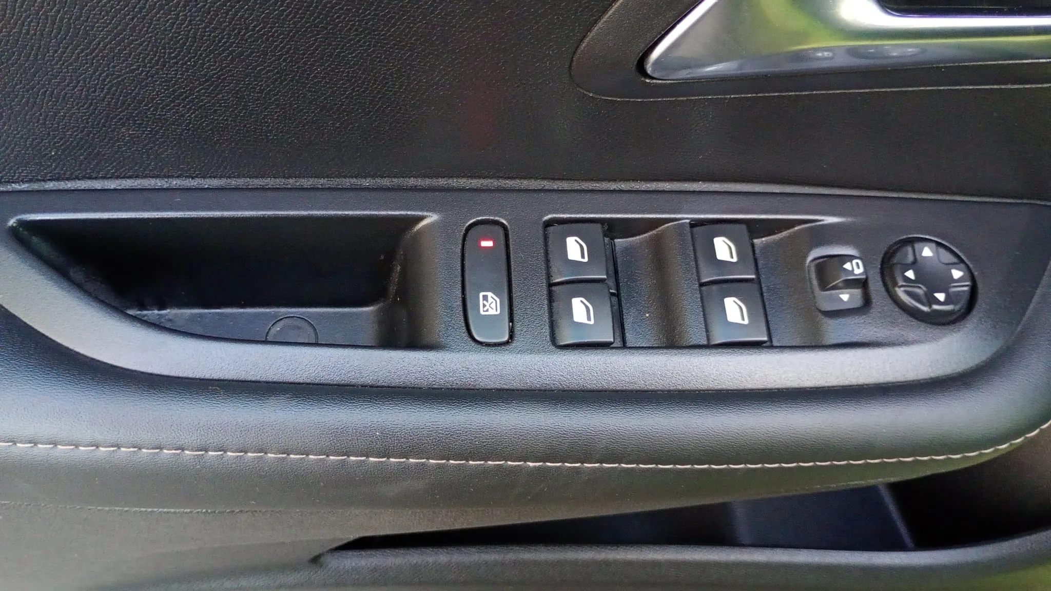 Peugeot 208 Allure Hybrid 110 eDCS6 - foto 22