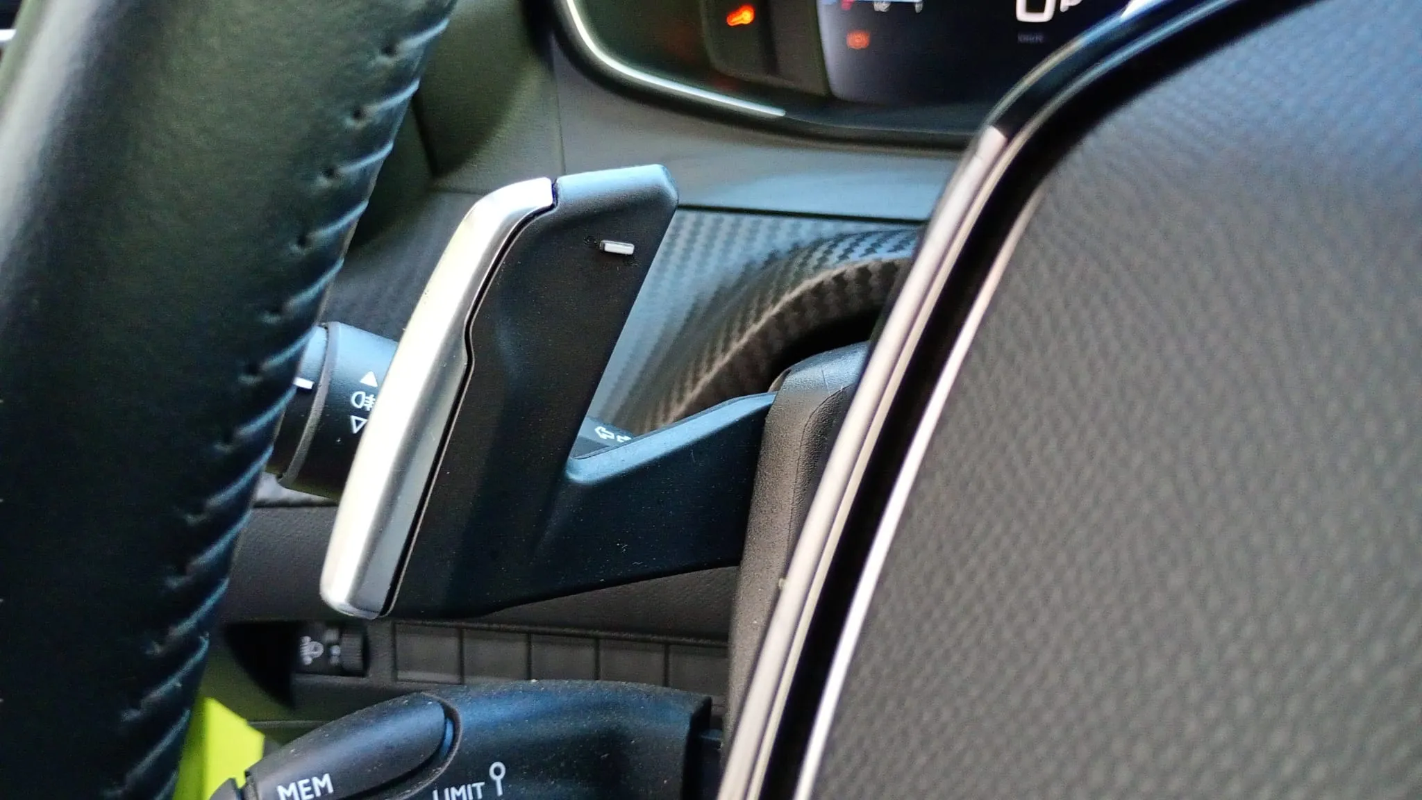 Peugeot 208 Allure Hybrid 110 eDCS6 - foto 15